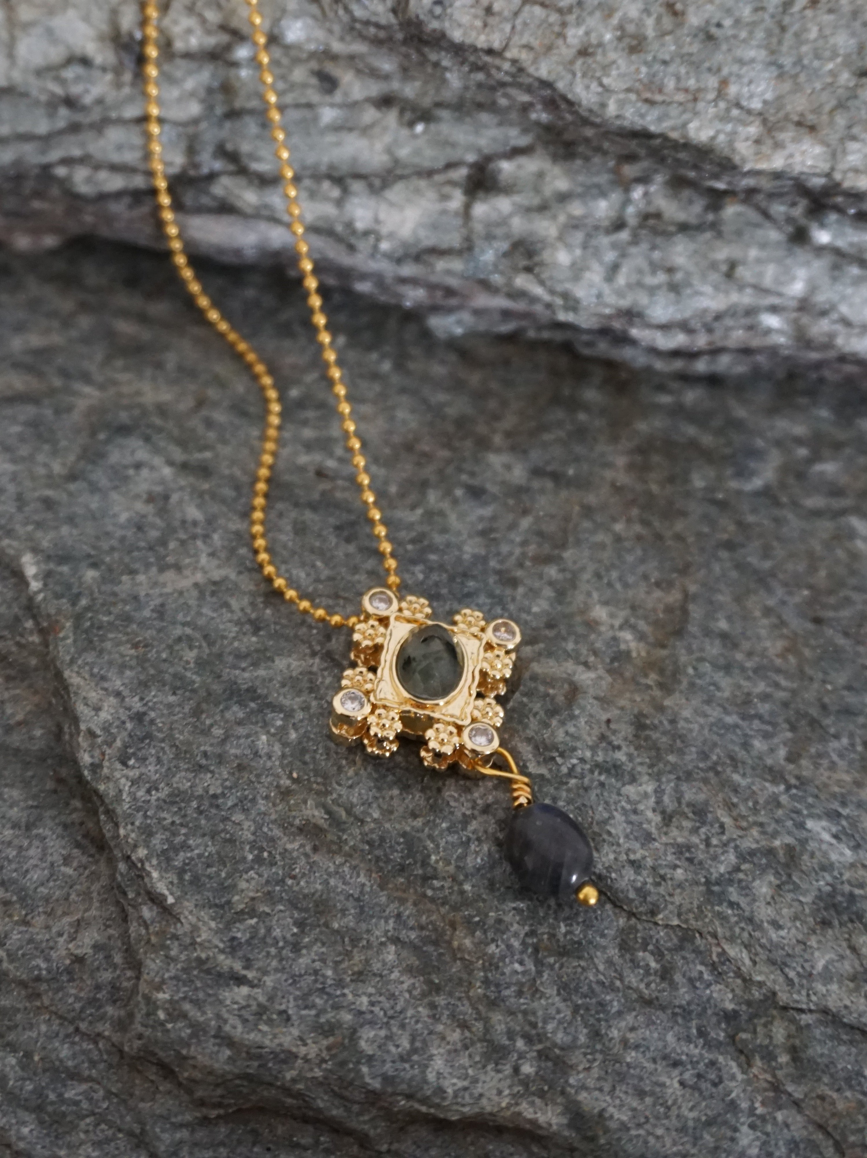 Collana MARRAKECH - ciondolo geometrico labradorite