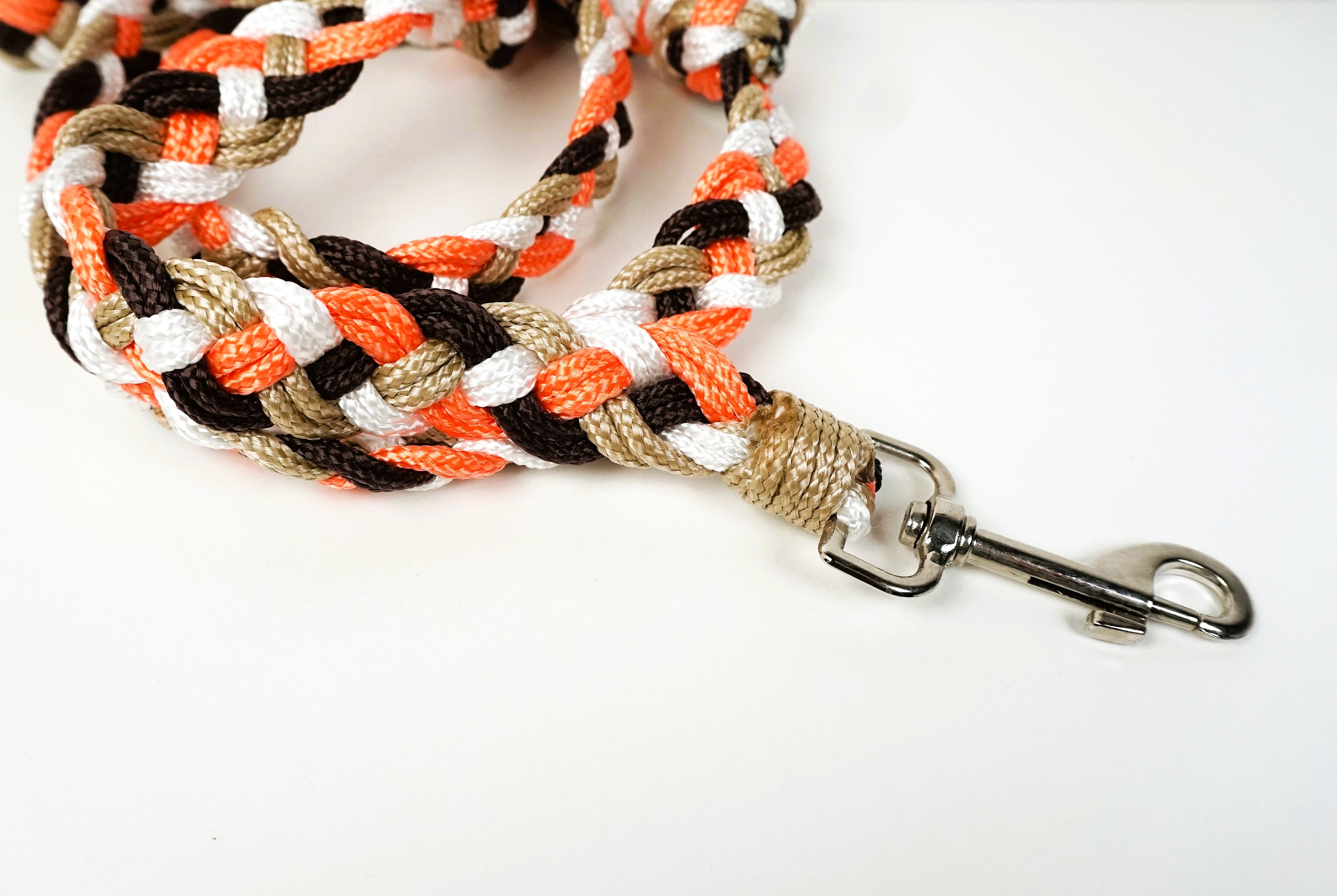 Guinzaglio per amici a 4 zampe taglia medio/grande - bianco, beige, marrone e arancione