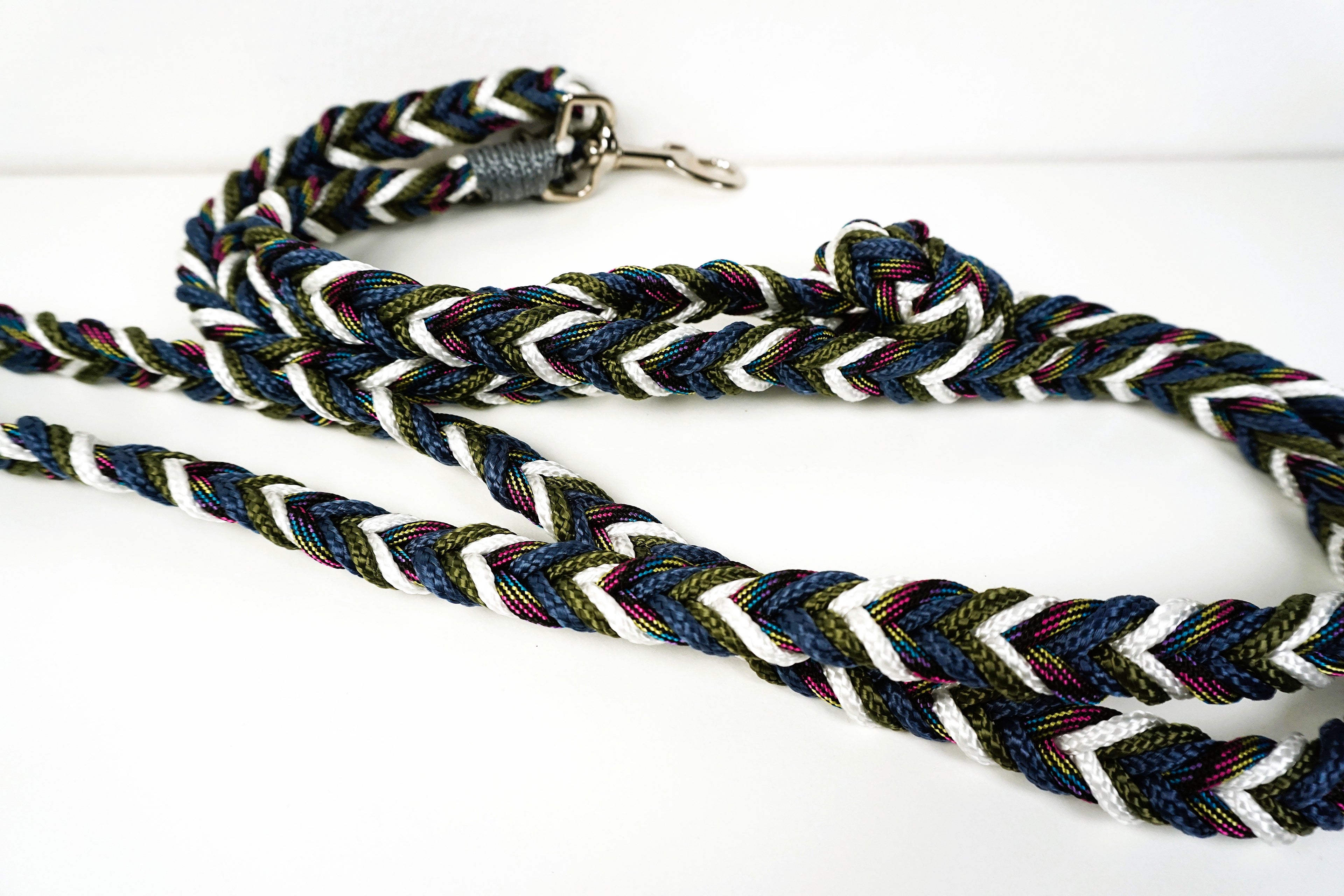 Guinzaglio per amici a 4 zampe taglia medio/grande - verde, blu, nero e bianco