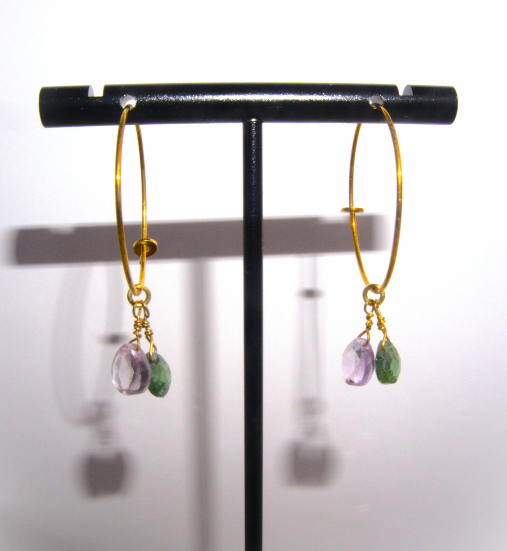 Orecchini a cerchio con pietre a goccia