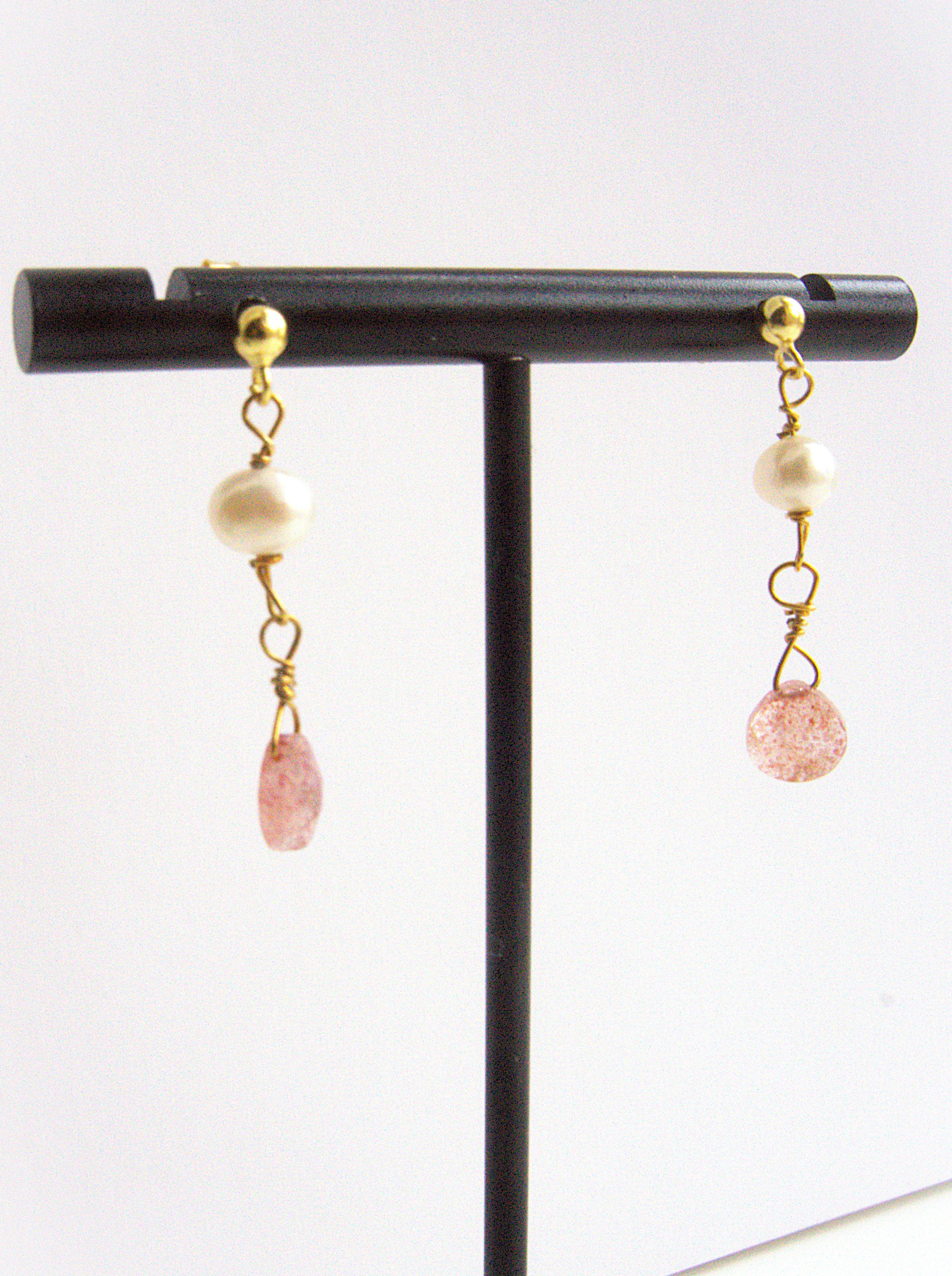 Orecchini pendenti con perle e pietre a goccia - quarzo fragola