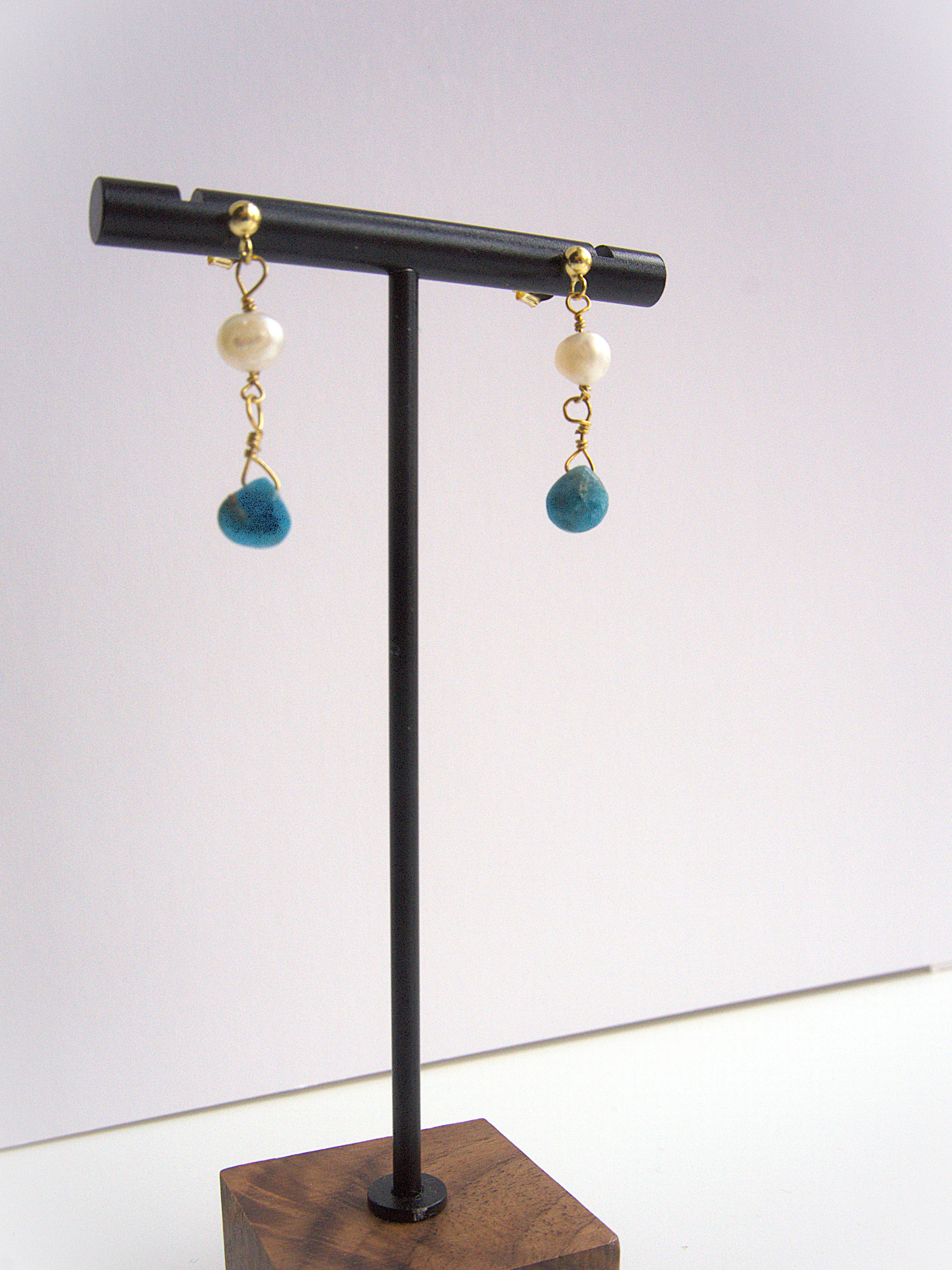 Orecchini pendenti con perle e pietre a goccia - lapislazzuli chiaro