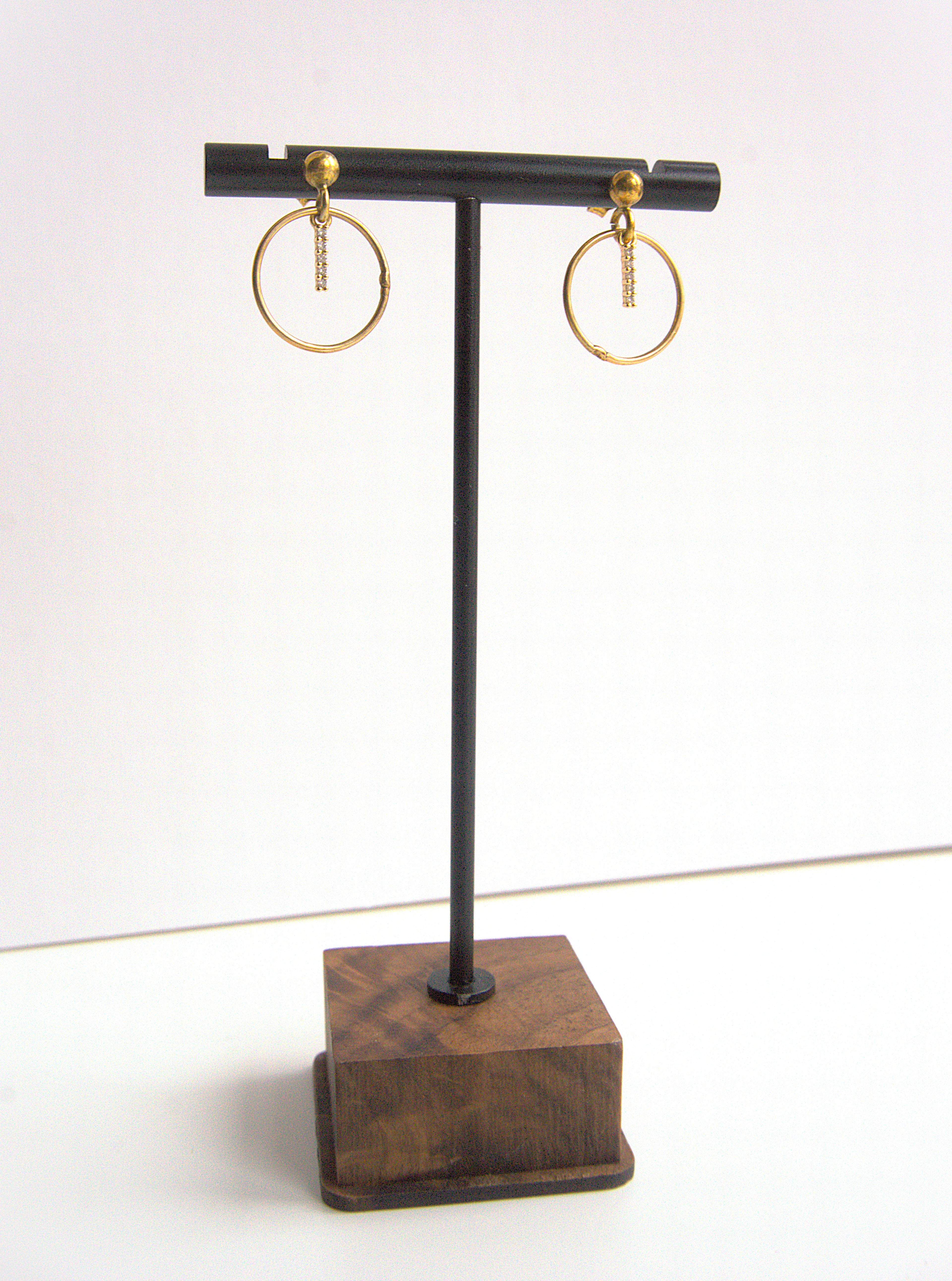 Orecchini a loro - cerchio e zirconi trasparenti