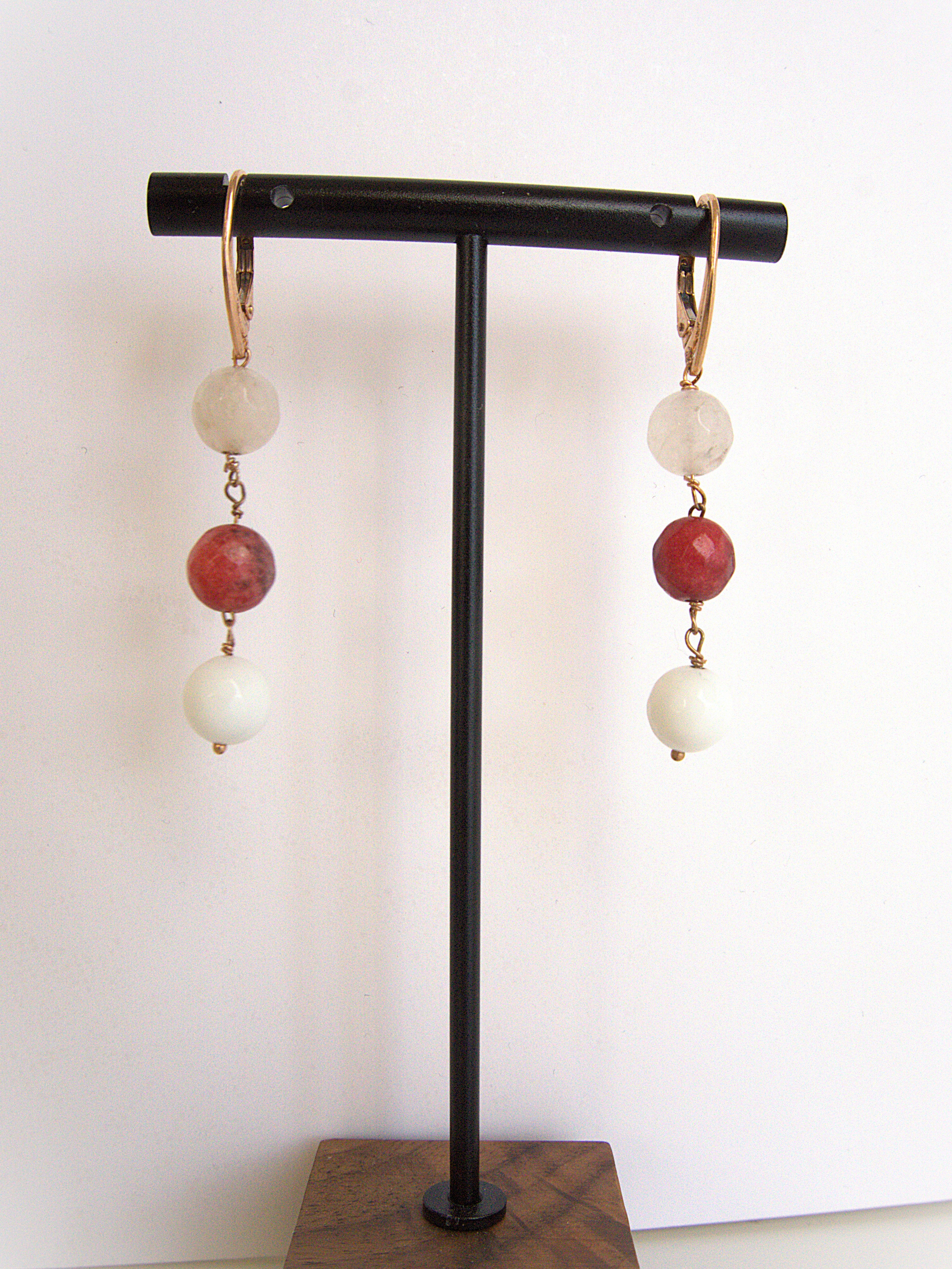 Orecchini rosario - quarzo rosa, radice di rubino e agata bianca