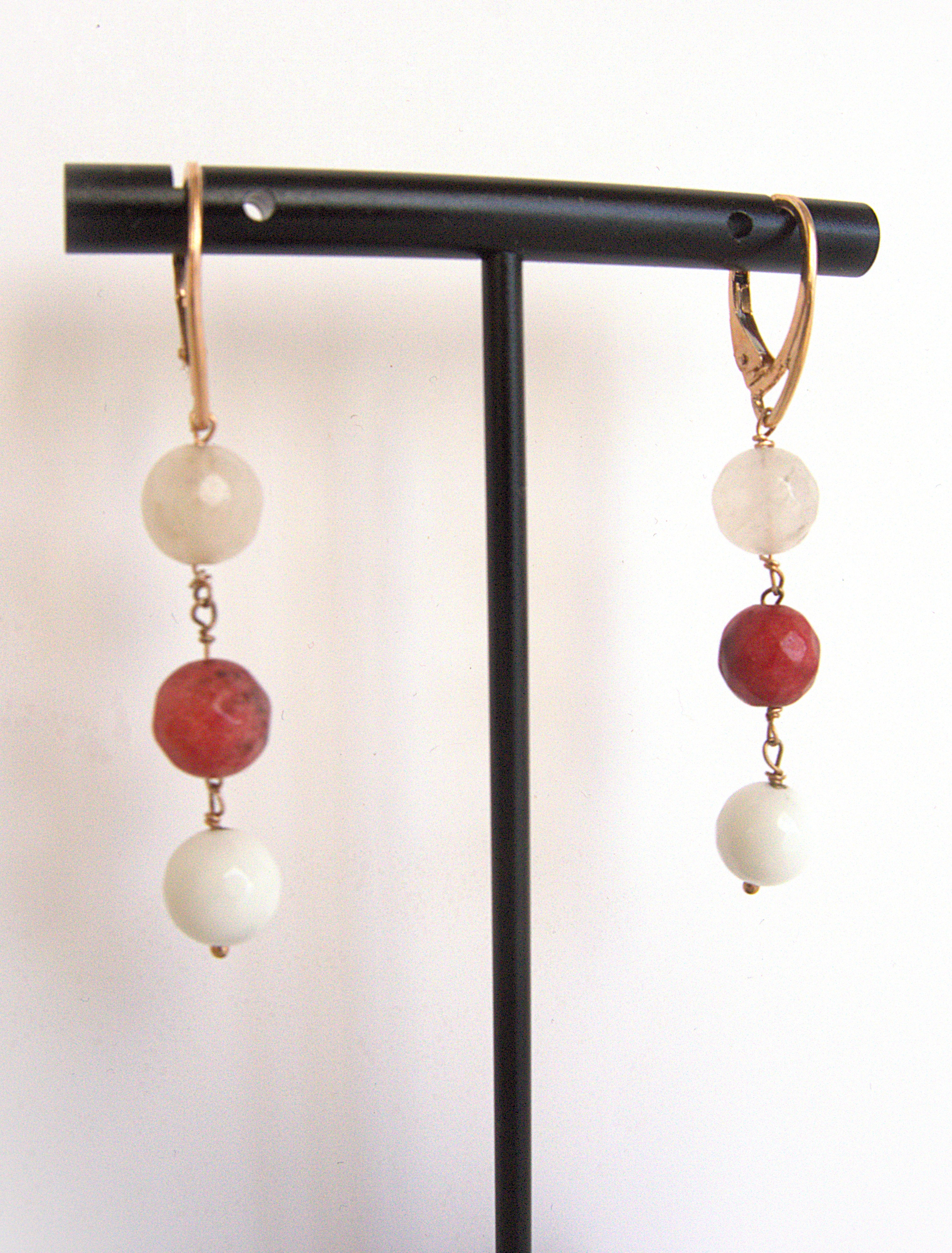 Orecchini rosario - quarzo rosa, radice di rubino e agata bianca