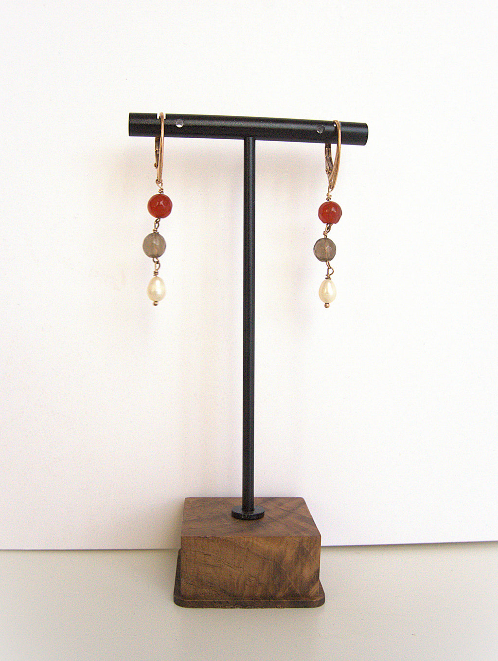 Orecchini rosario - granato, quarzo fumè e perla di fiume