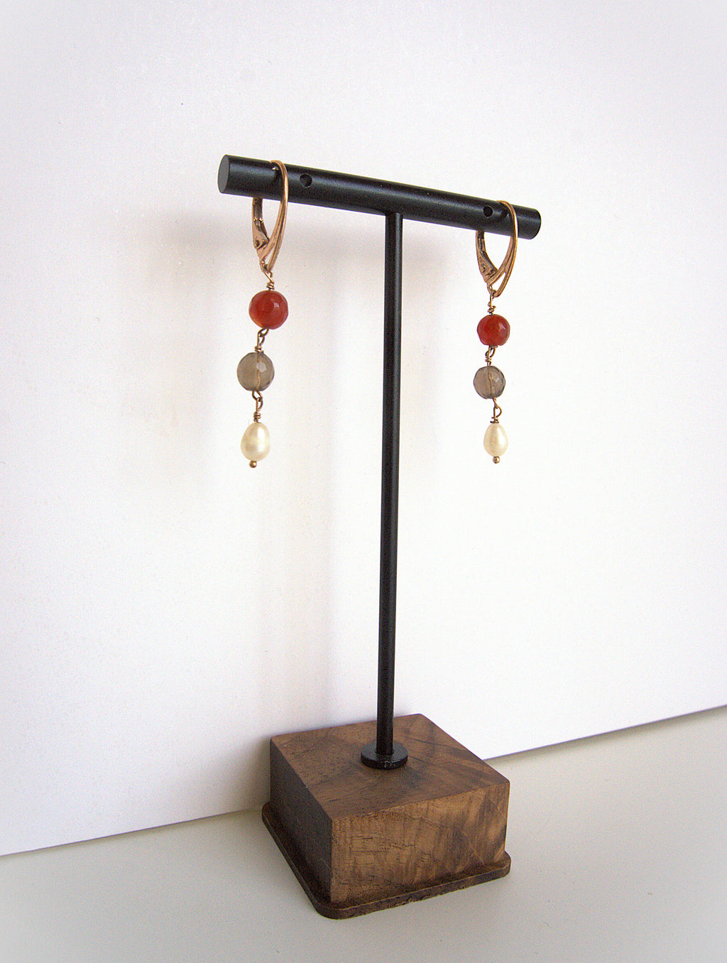 Orecchini rosario - granato, quarzo fumè e perla di fiume