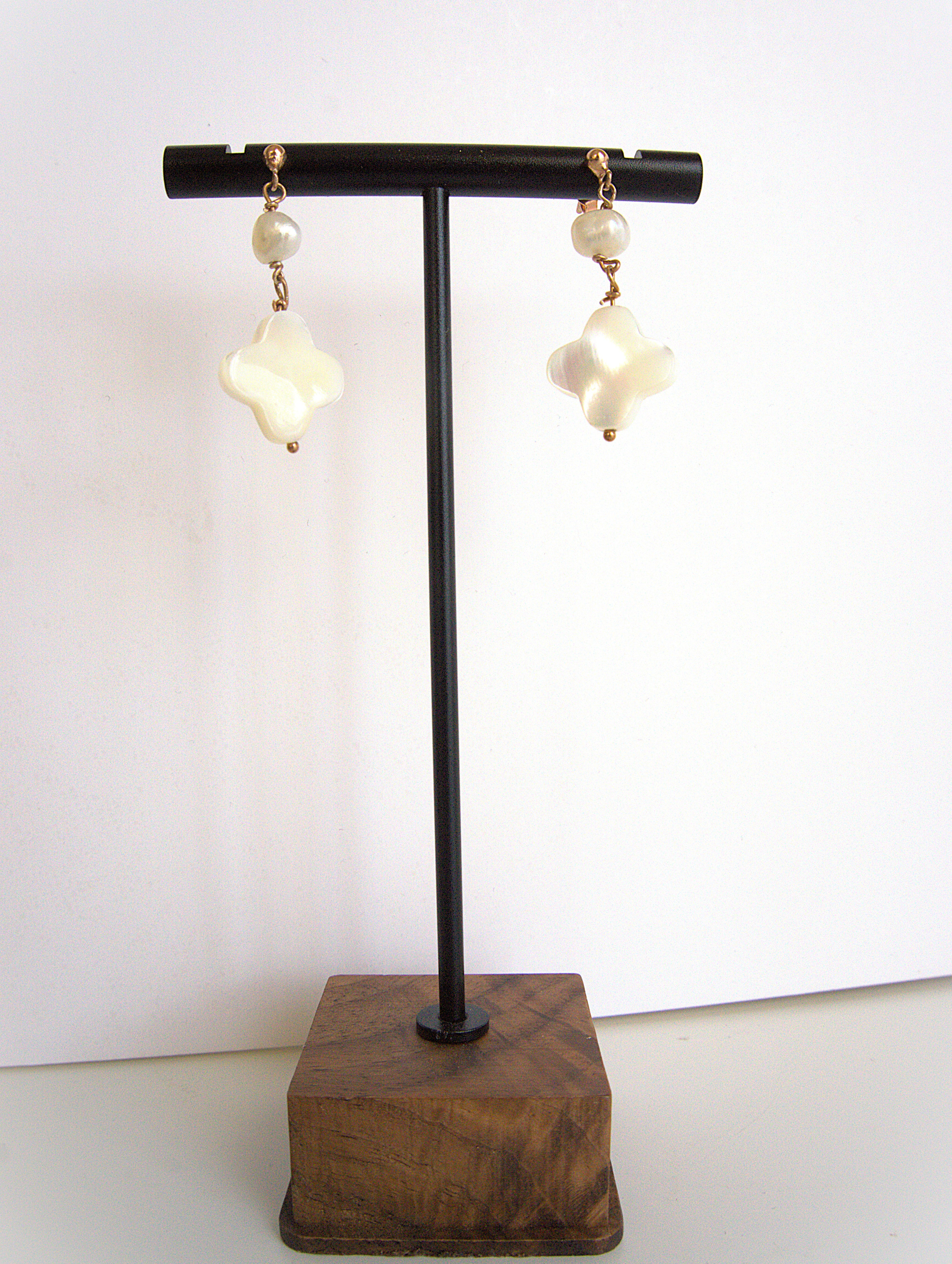 Orecchini a lobo - fiore di madreperla