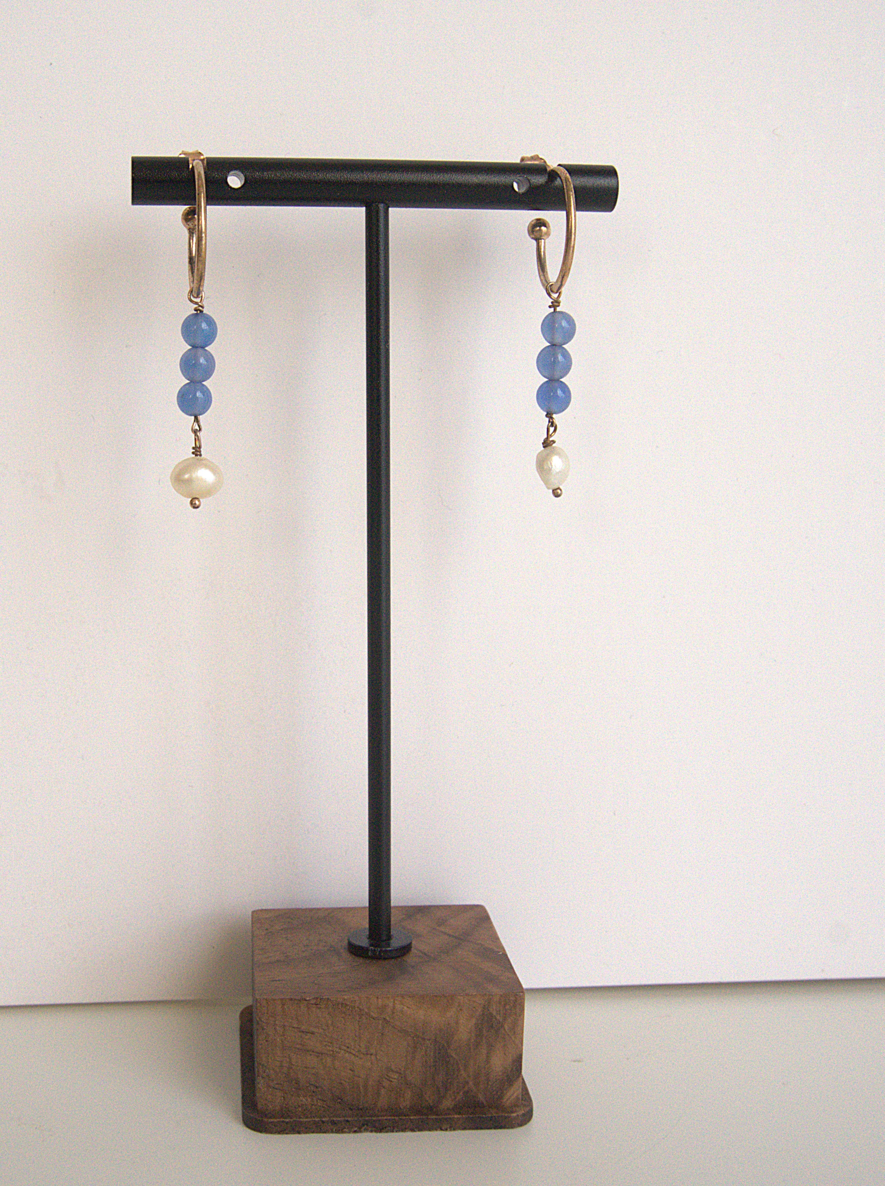 Orecchini cerchietto a due pietre - giada di calcedonio e perla di fiume