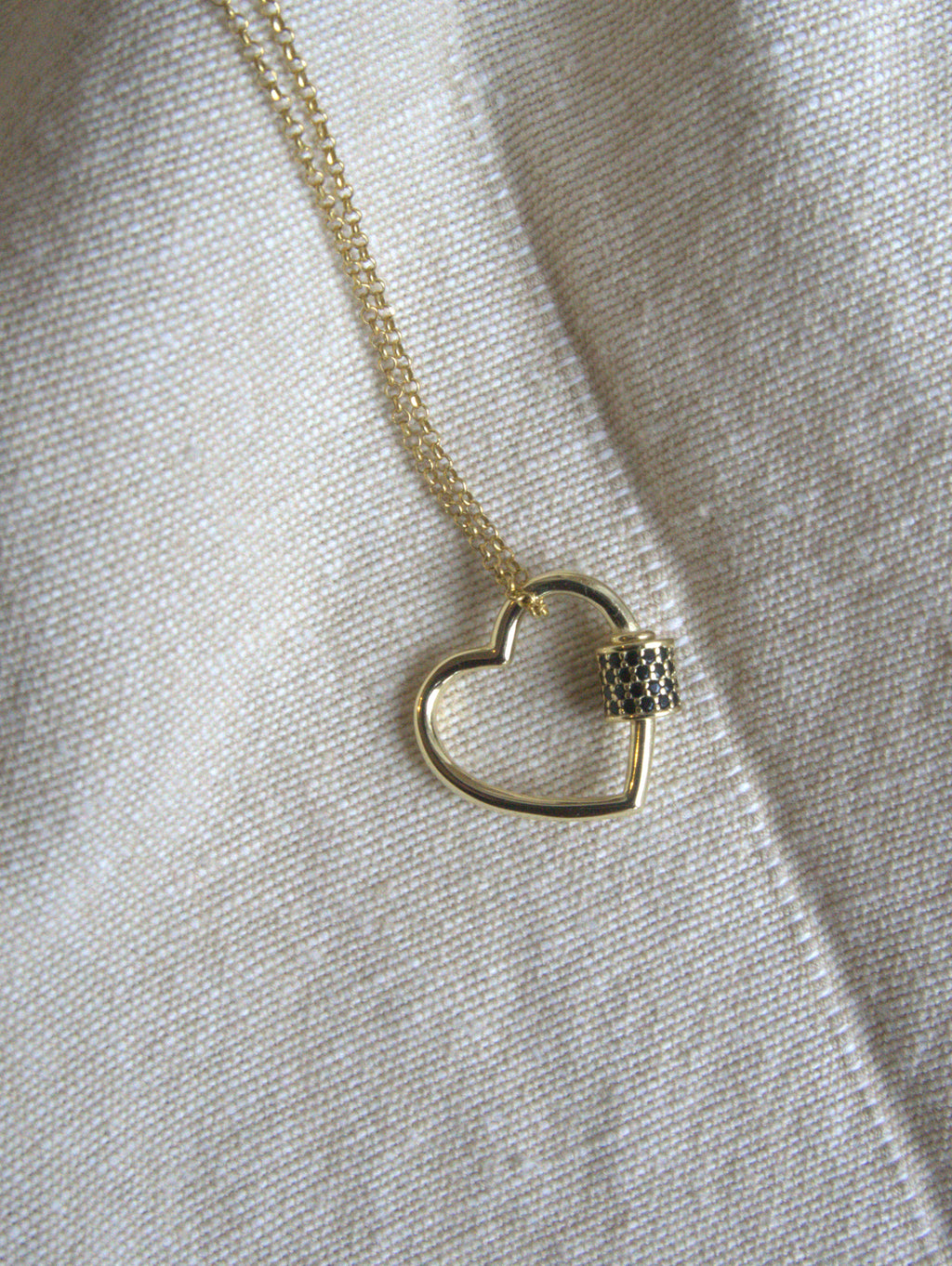 Collana con maxi cuore e zirconi neri - oro giallo