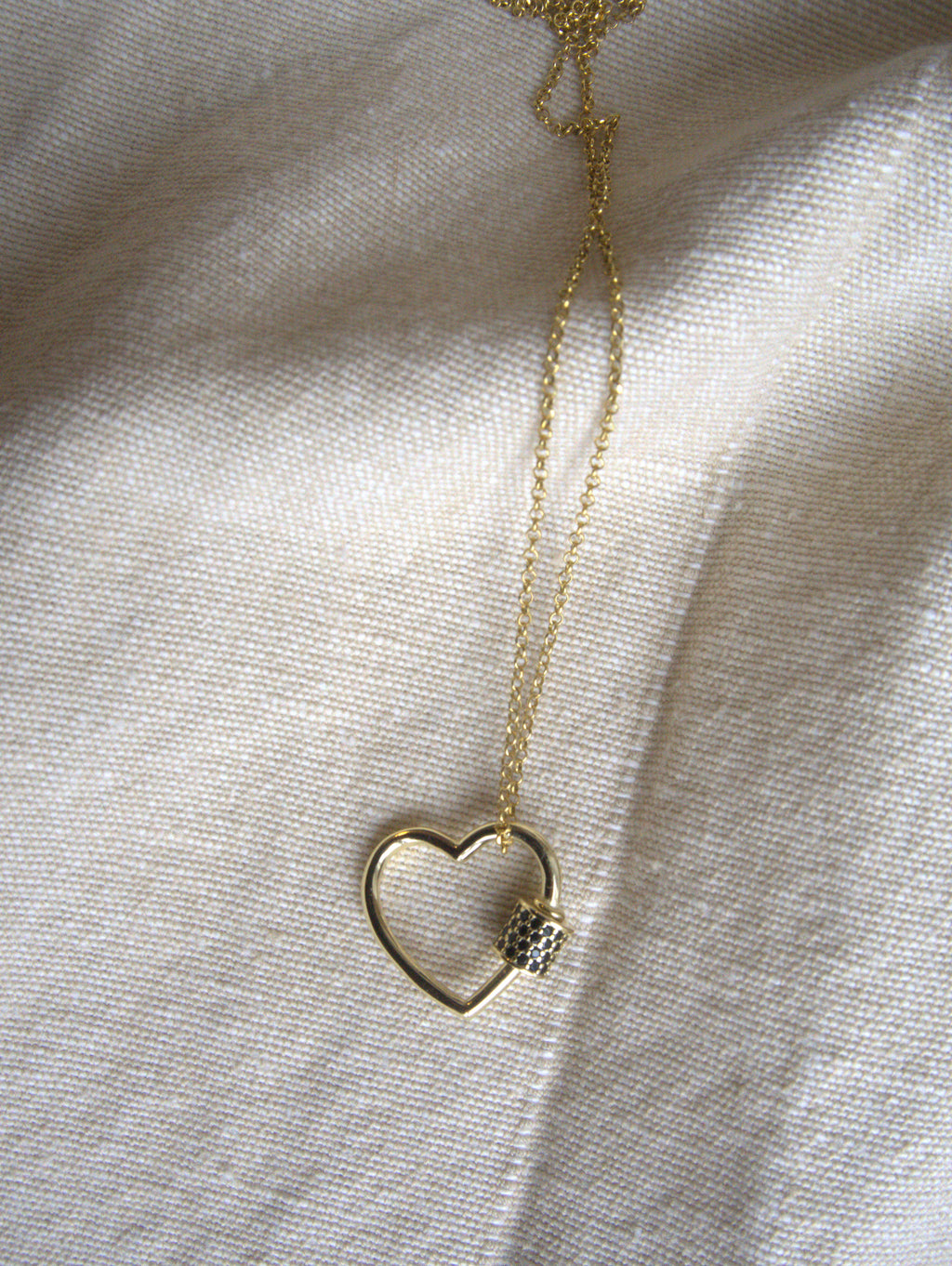 Collana con maxi cuore e zirconi neri - oro giallo
