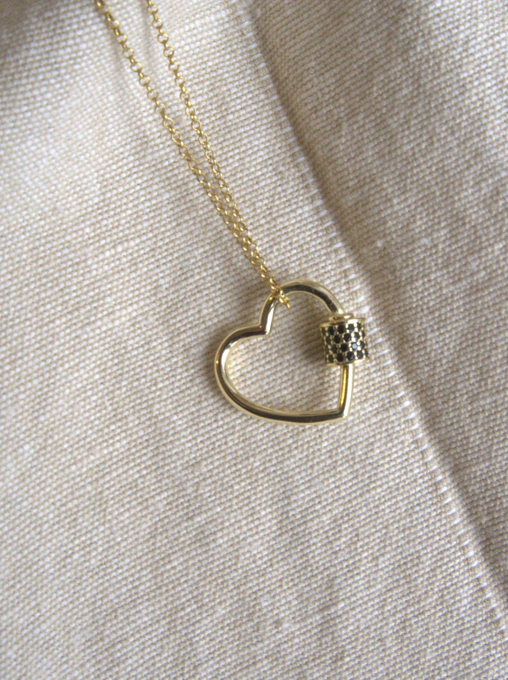 Collana con maxi cuore e zirconi neri - oro giallo