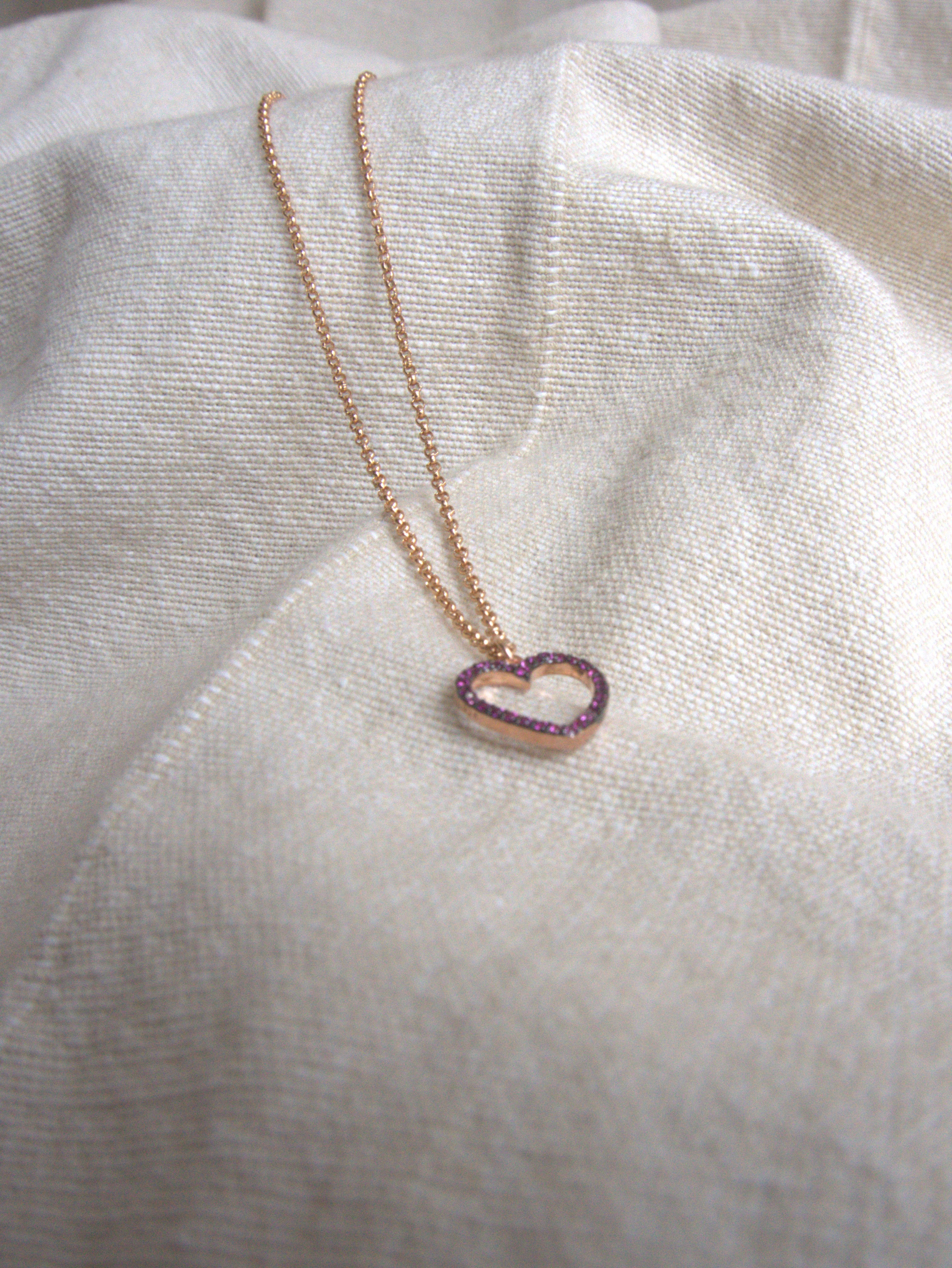 Collana con cuore medio e zirconi rossi - oro rosa