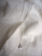 Collana con cuore liscio e zirconi trasparenti - argento bianco