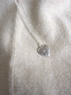 Collana con cuore graffiato e zircone trasparente - argento bianco