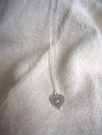 Collana con cuore graffiato e zircone trasparente - argento bianco
