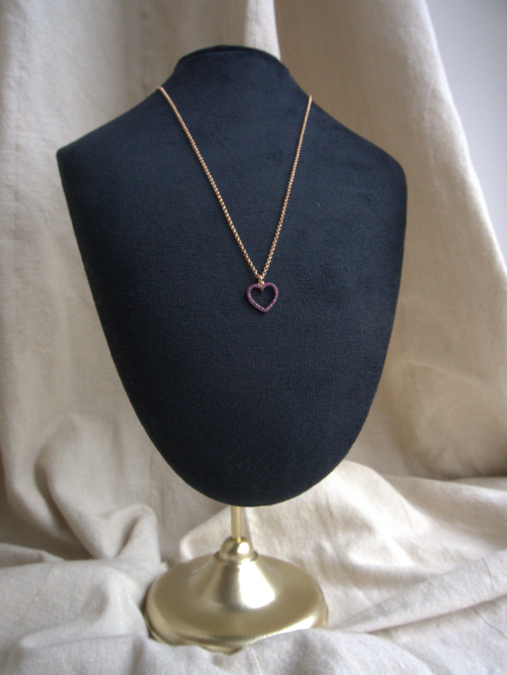 Collana con cuore medio e zirconi rossi - oro rosa