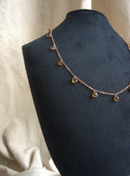 Collana girocollo Ciondolini con cuori di zirconi marroni - oro rosa