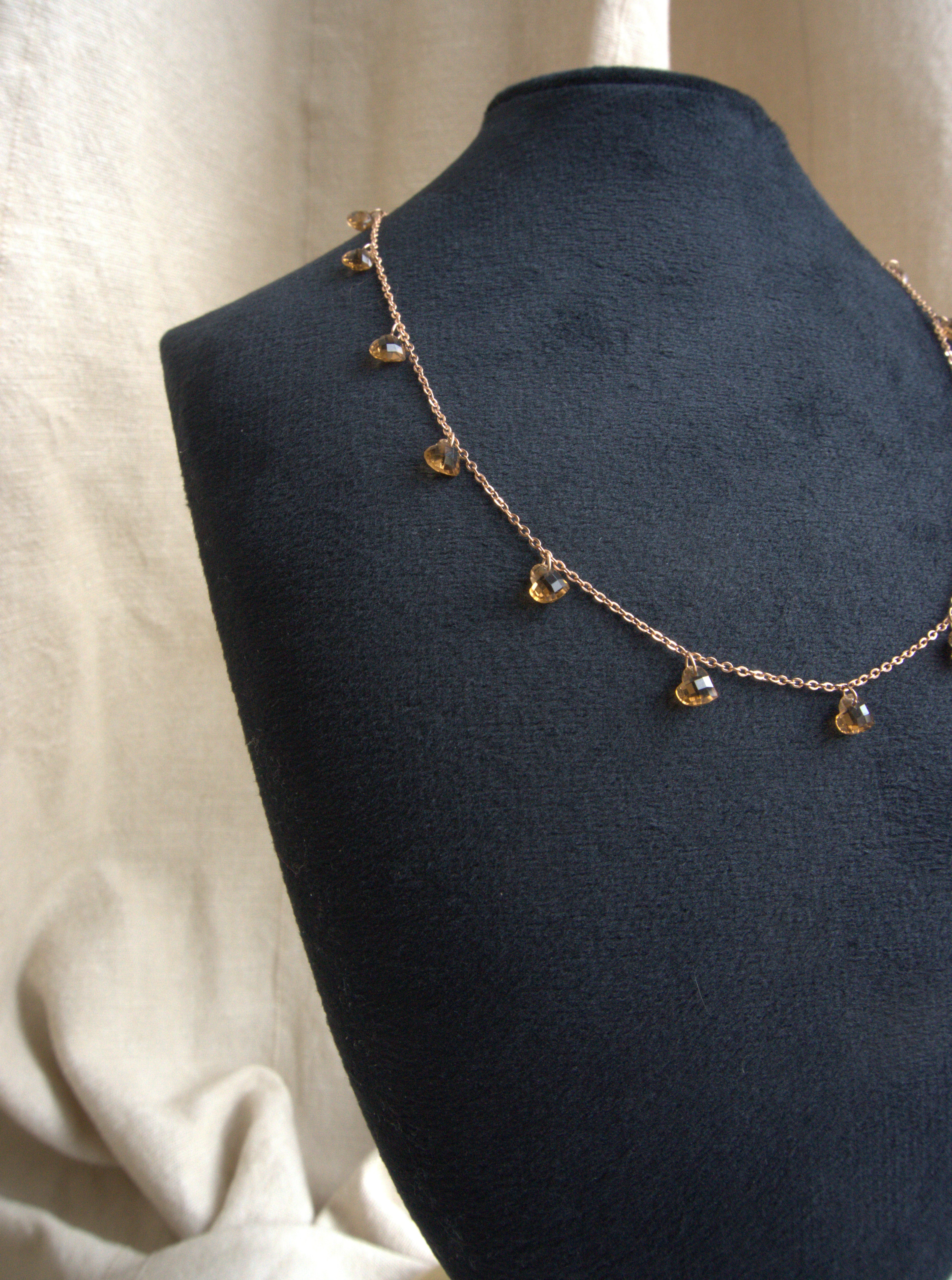 Collana girocollo Ciondolini con cuori di zirconi marroni - oro rosa