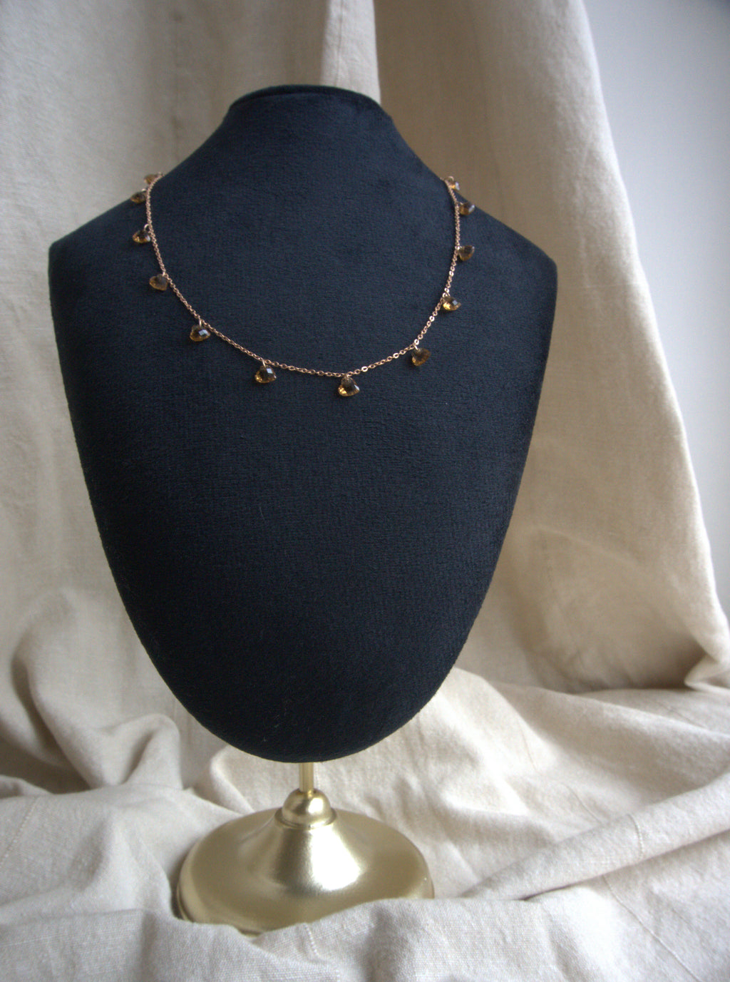 Collana girocollo Ciondolini con cuori di zirconi marroni - oro rosa