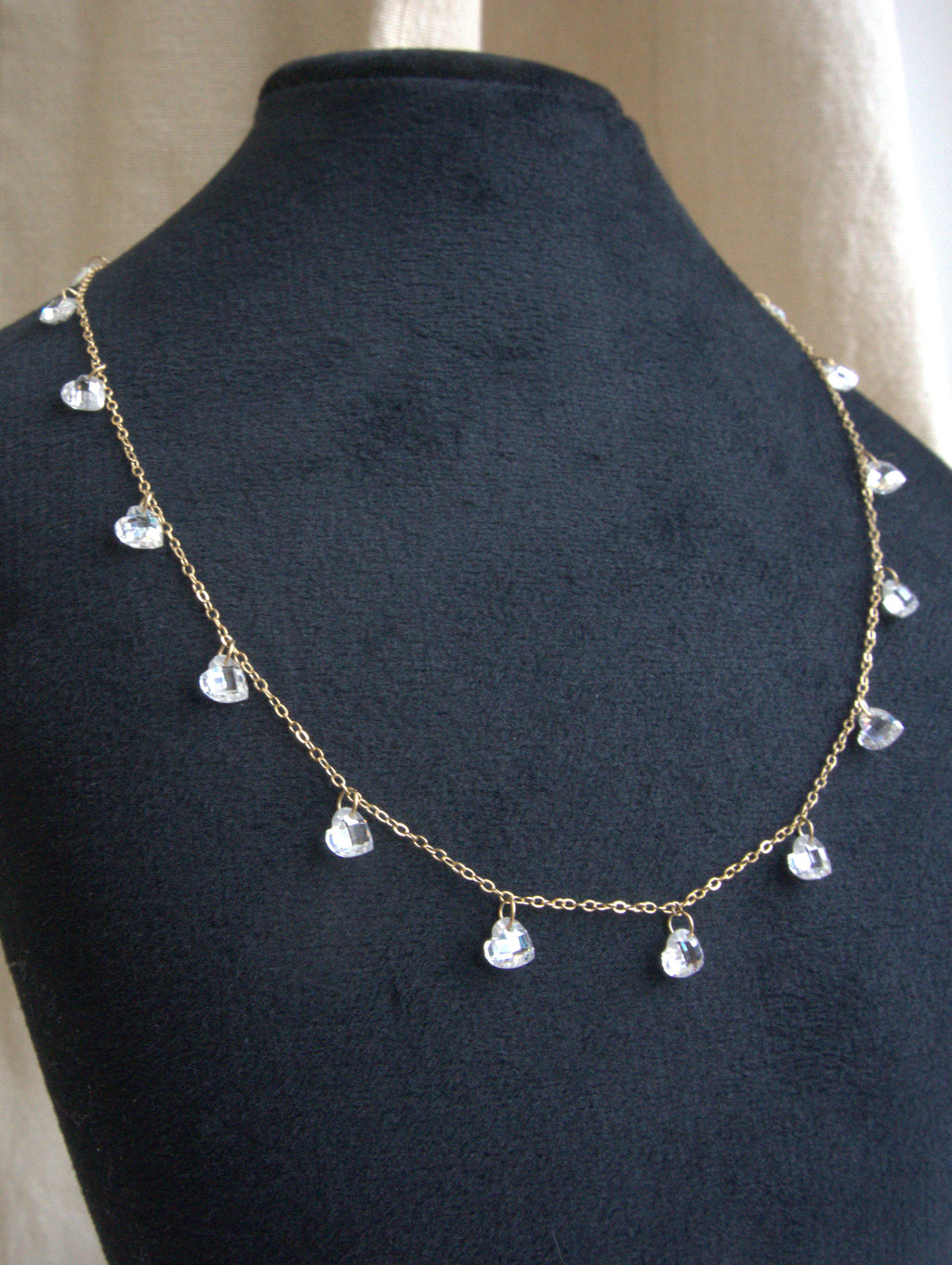 Collana girocollo Ciondolini con cuori di zirconi trasparenti - oro giallo