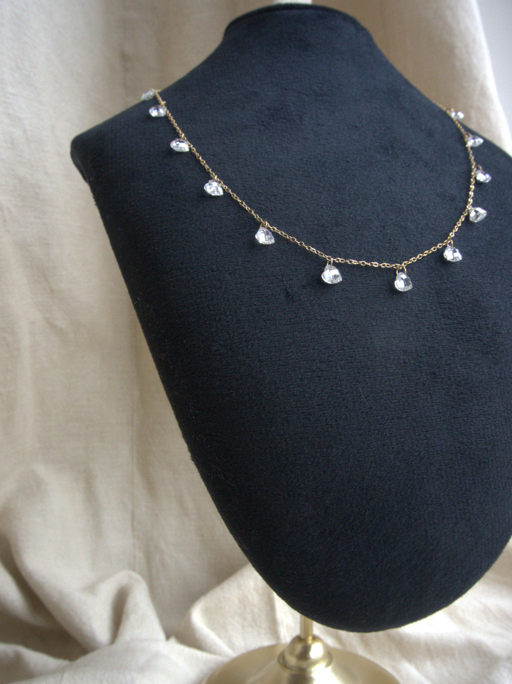 Collana girocollo Ciondolini con cuori di zirconi trasparenti - oro giallo