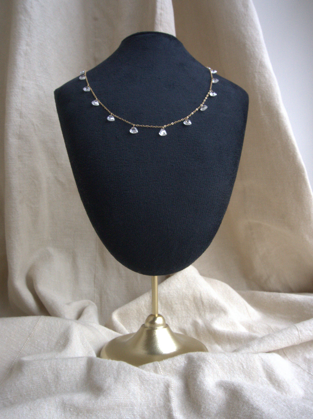 Collana girocollo Ciondolini con cuori di zirconi trasparenti - oro giallo