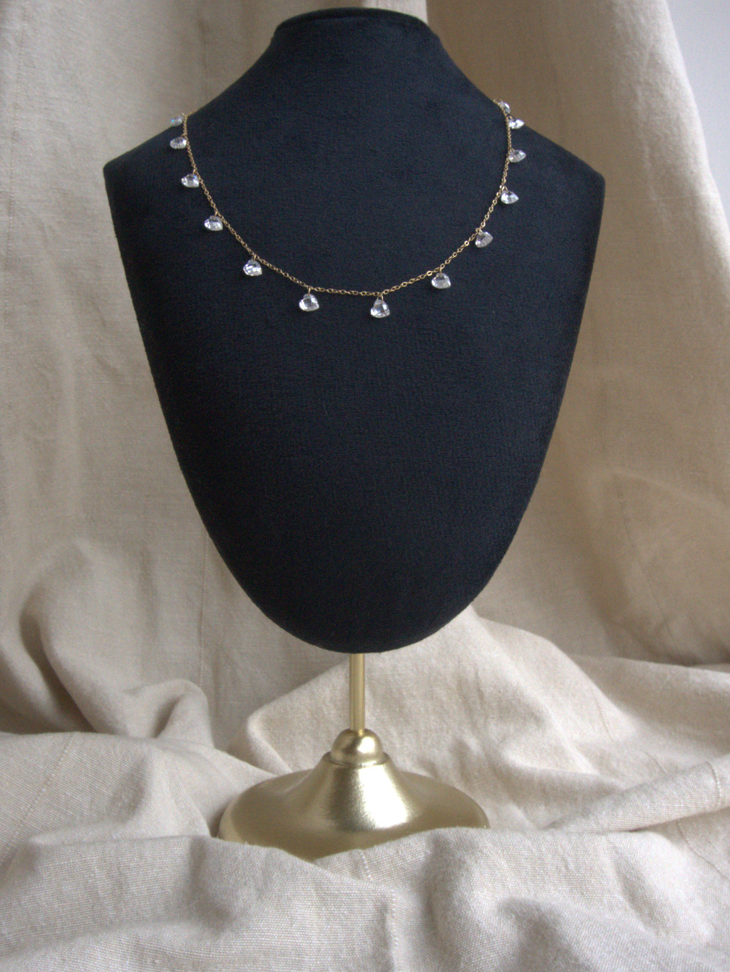 Collana girocollo Ciondolini con cuori di zirconi trasparenti - oro giallo