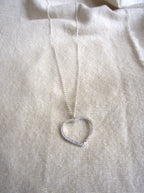 Collana con cuore grande e zirconi trasparenti - argento bianco