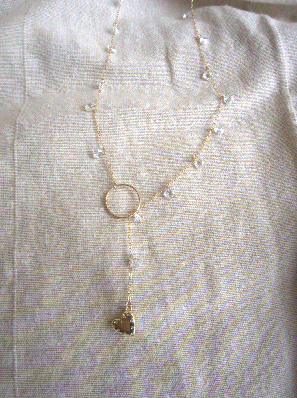 Collana lunga Ciondolini con cuori di zirconi trasparenti - oro giallo