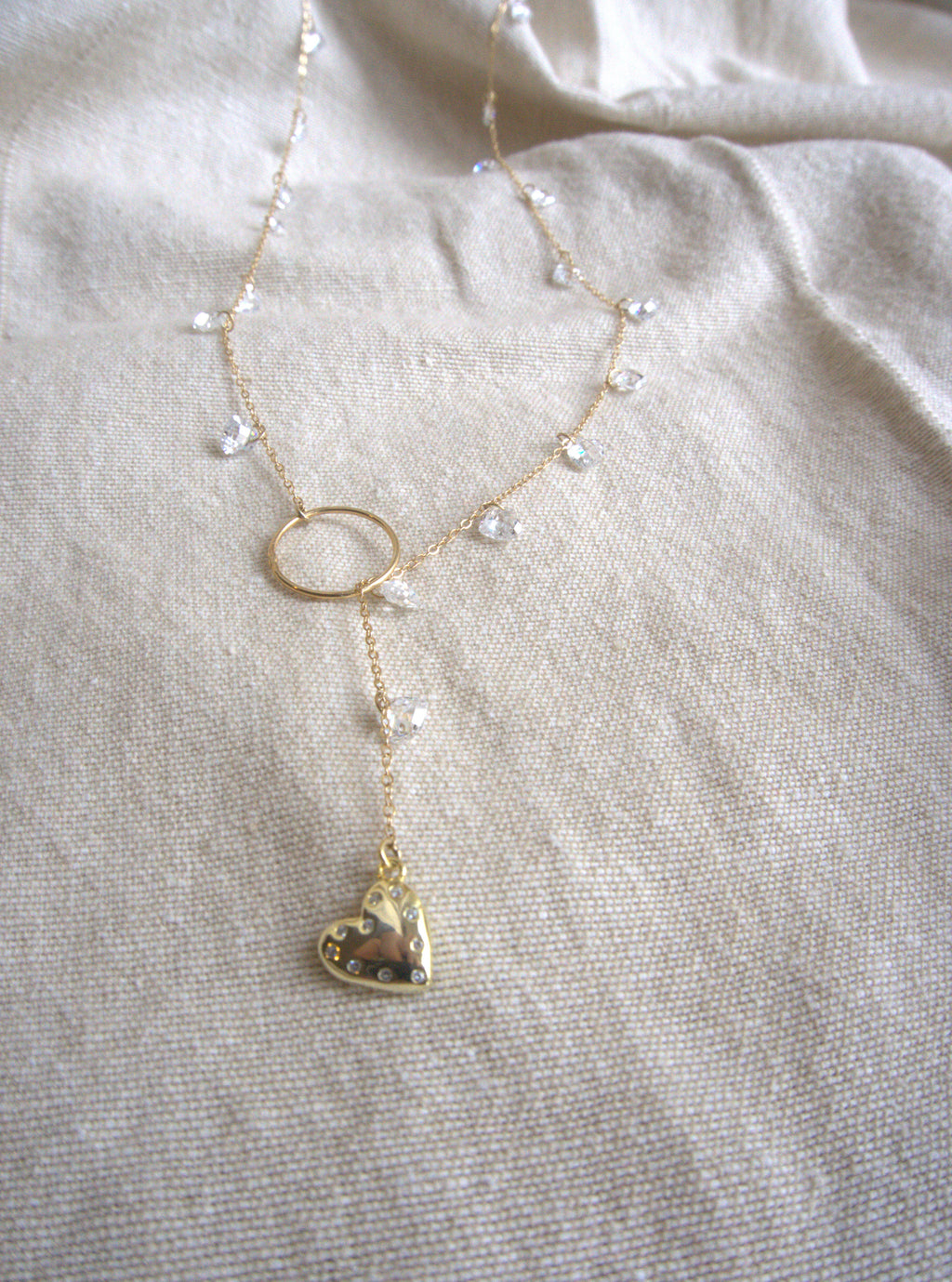 Collana lunga Ciondolini con cuori di zirconi trasparenti - oro giallo