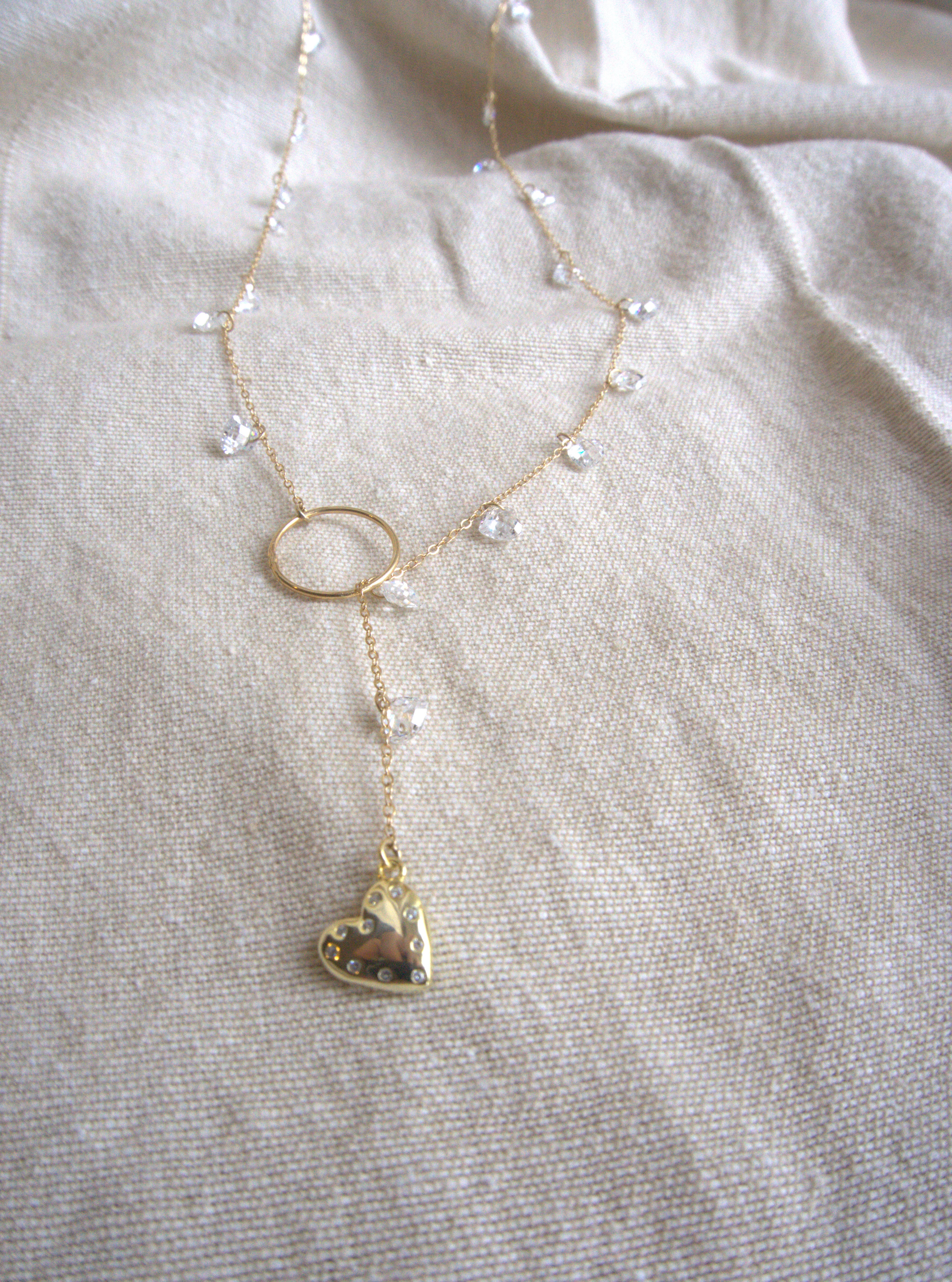 Collana lunga Ciondolini con cuori di zirconi trasparenti - oro giallo