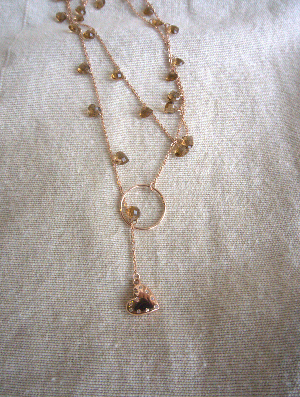 Collana lunga Ciondolini con cuori di zirconi marroni - oro rosa