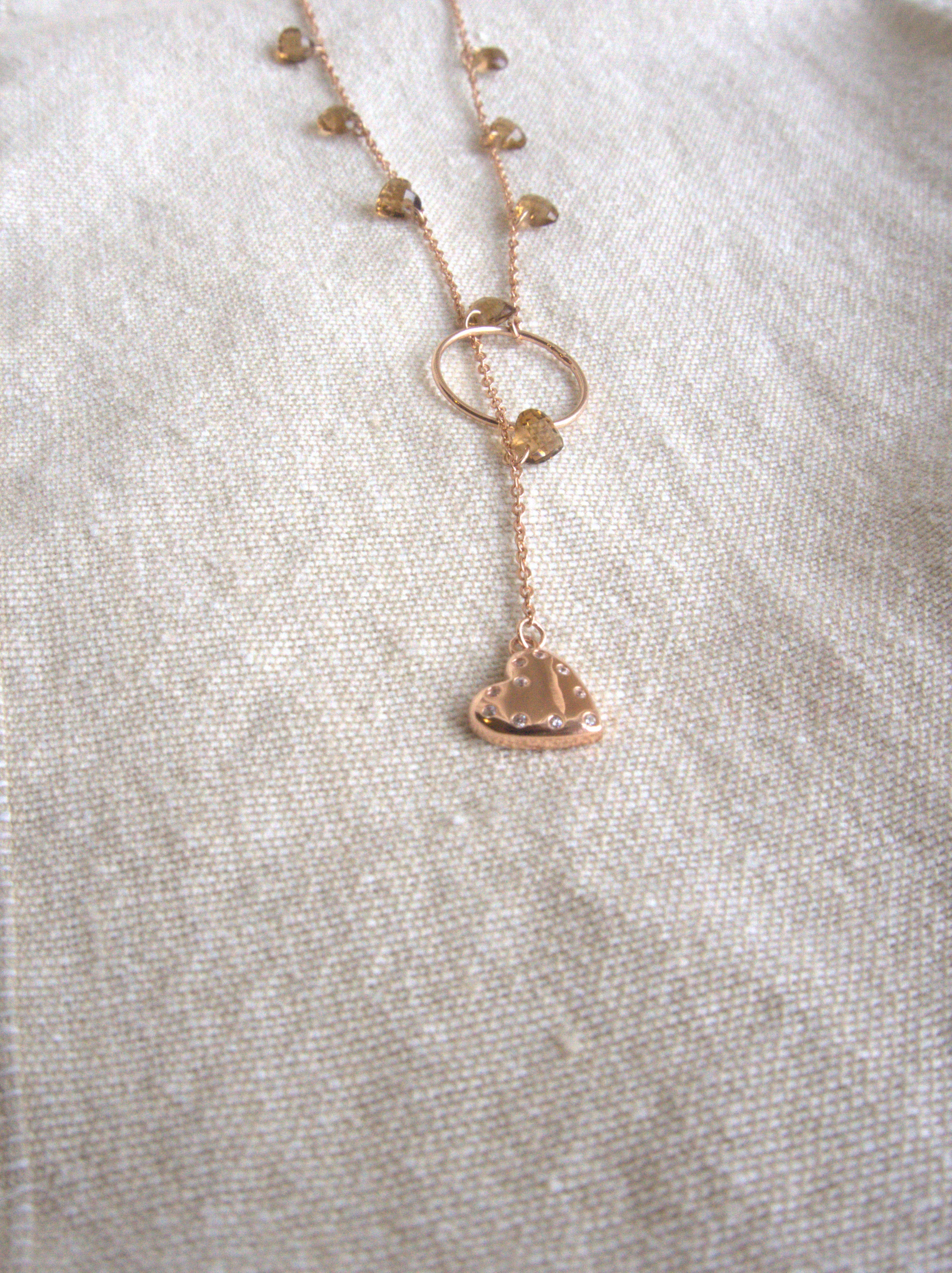 Collana lunga Ciondolini con cuori di zirconi marroni - oro rosa