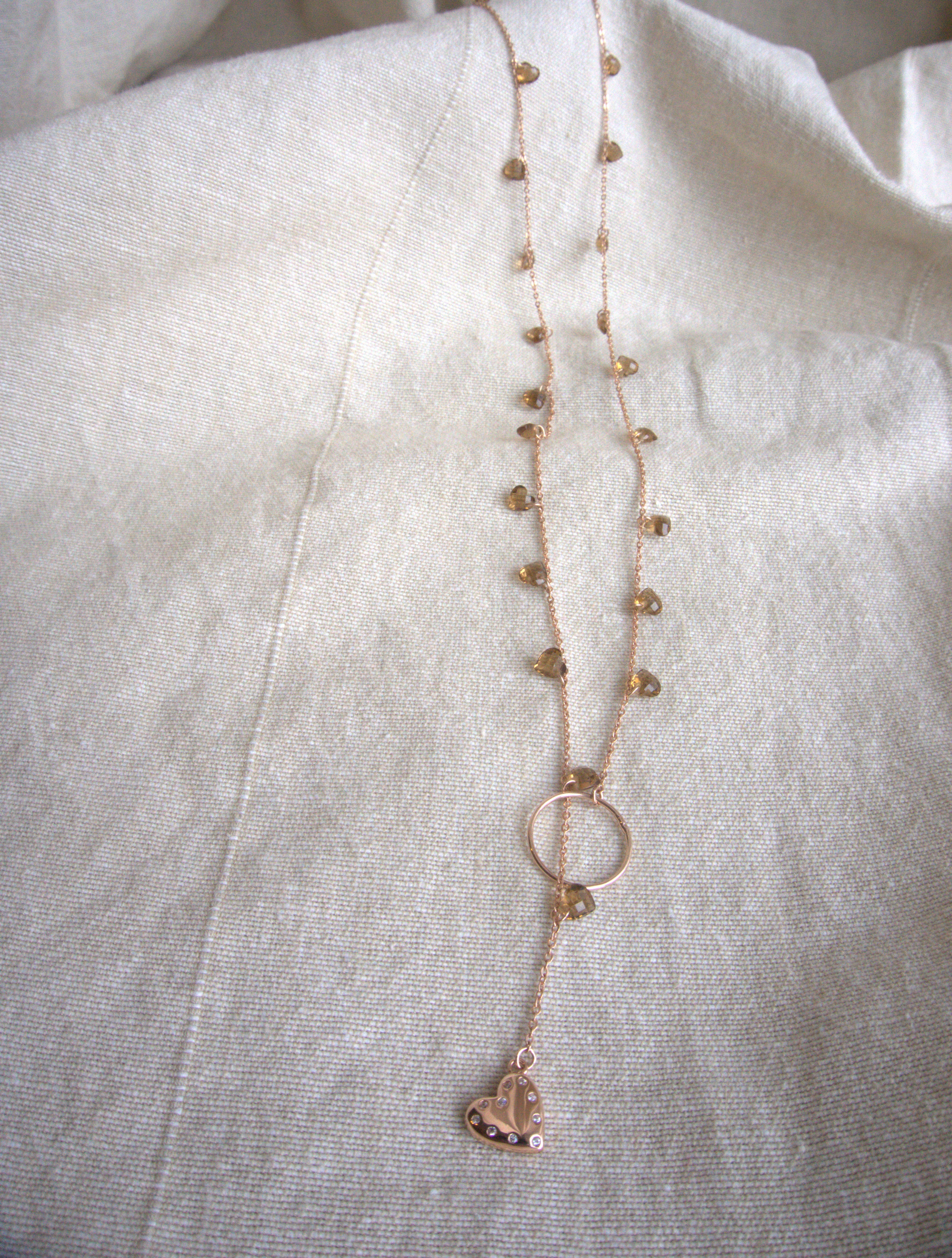 Collana lunga Ciondolini con cuori di zirconi marroni - oro rosa