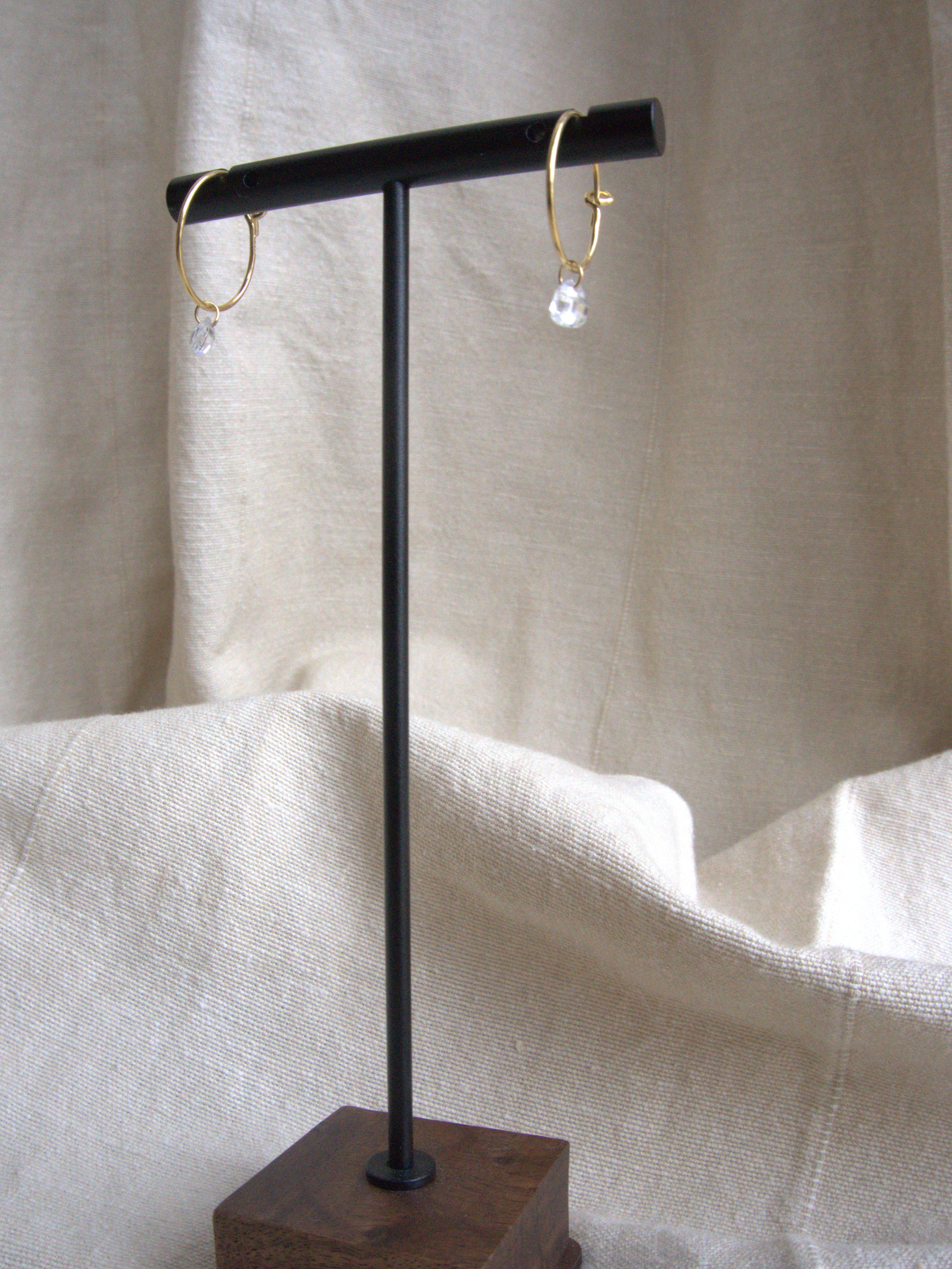 Orecchini cerchio micro con cuori di zirconi trasparenti - oro giallo