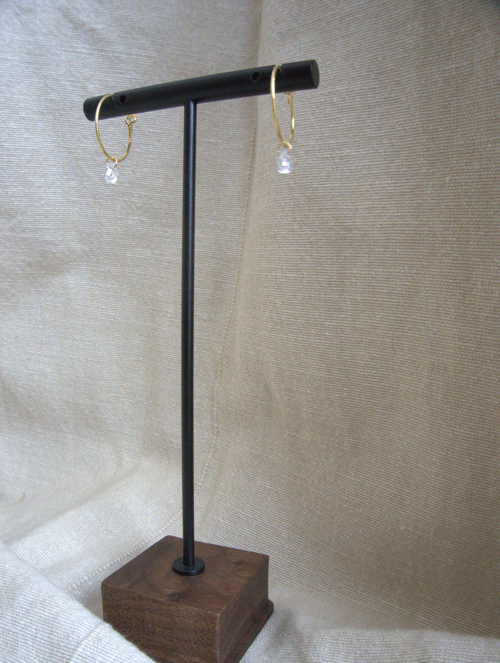 Orecchini cerchio micro con cuori di zirconi trasparenti - oro giallo