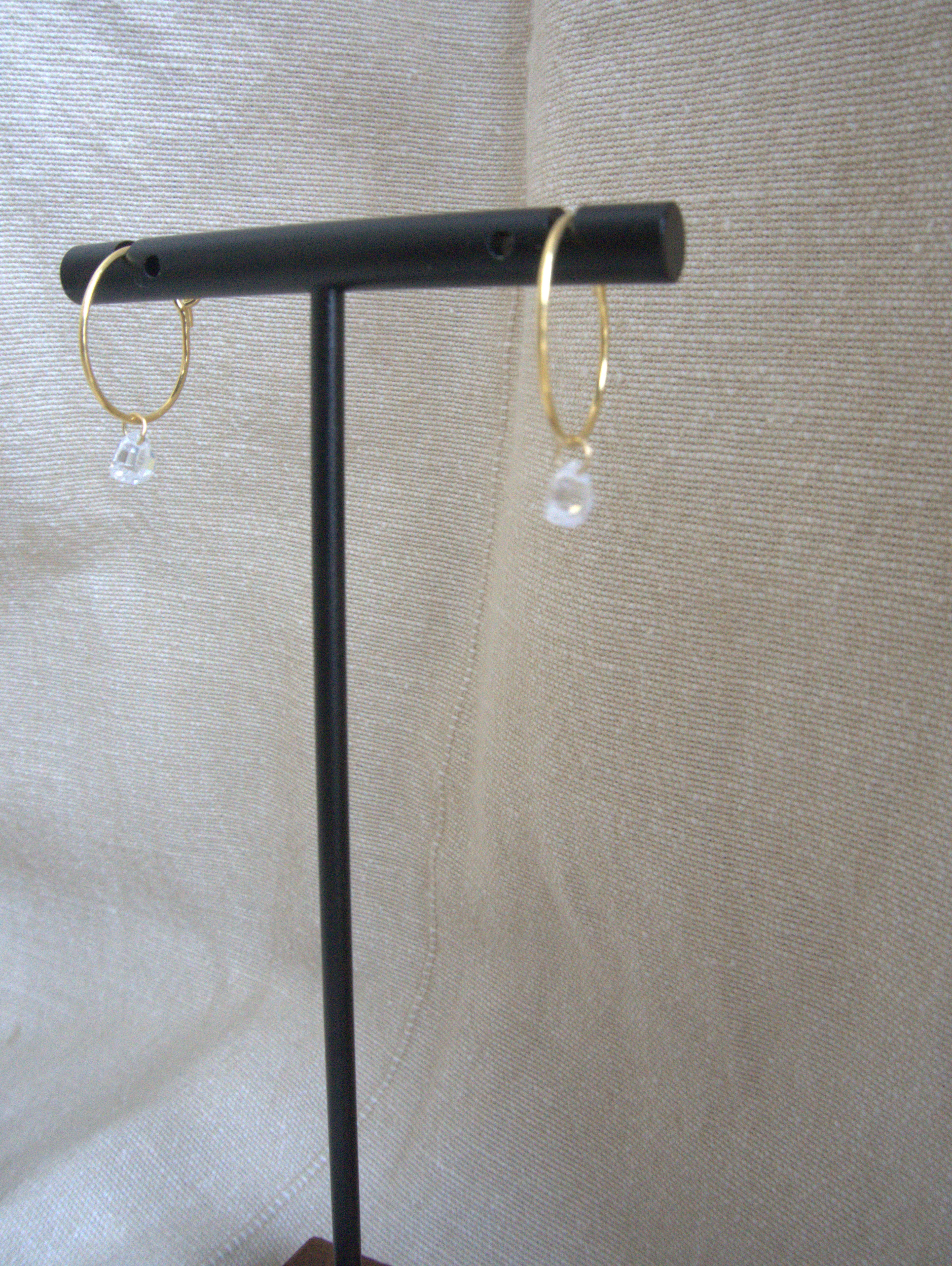 Orecchini cerchio micro con cuori di zirconi trasparenti - oro giallo