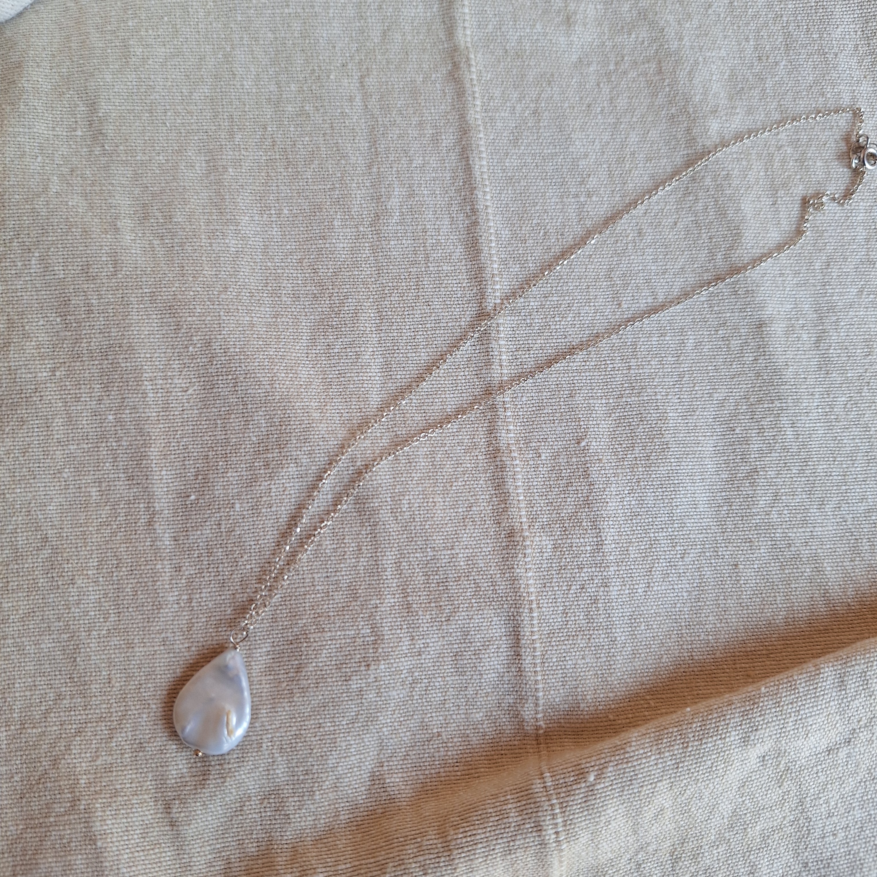 Perla Bianca a goccia - argento bianco