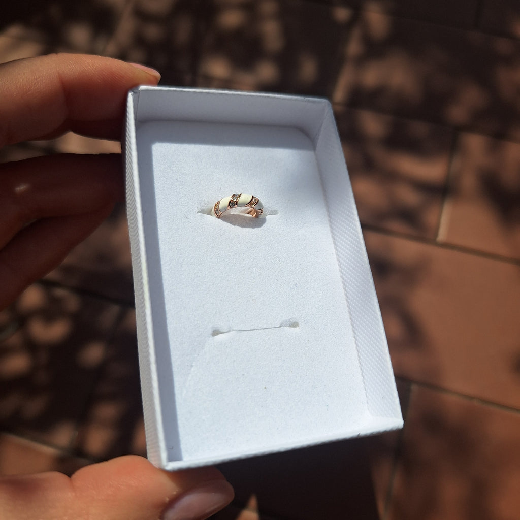 Ear Cuff bianco smaltato con zirconi trasparenti