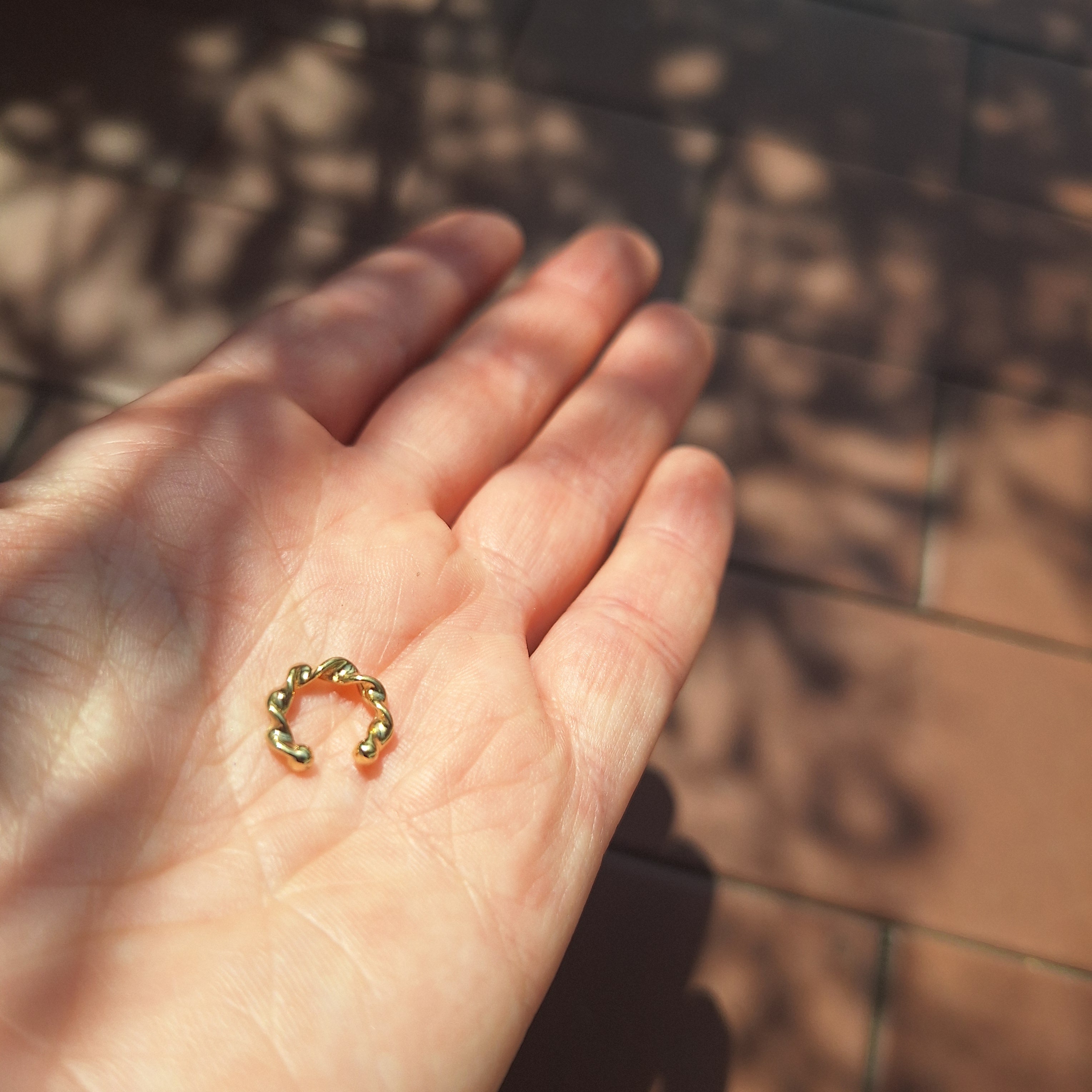 Ear Cuff ritorto placcato oro giallo