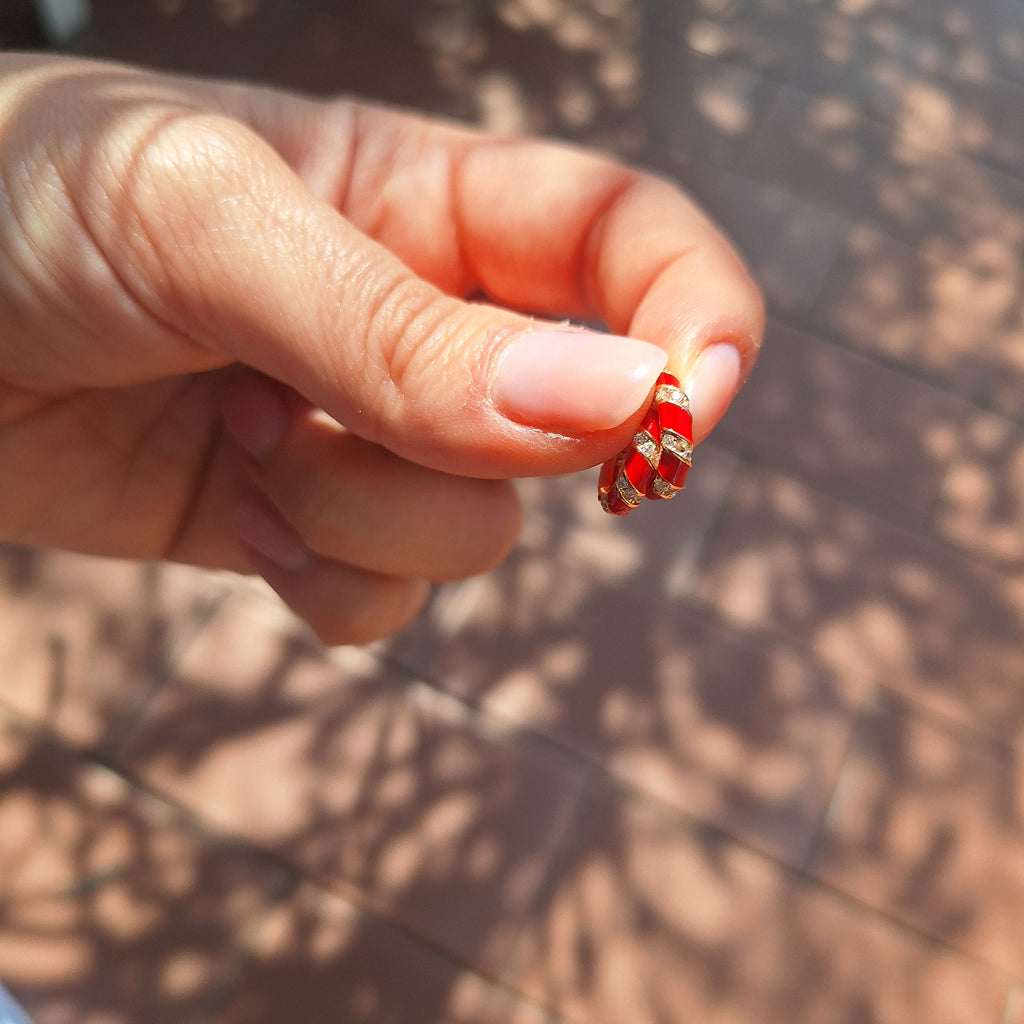 Ear Cuff rosso smaltato con zirconi trasparenti