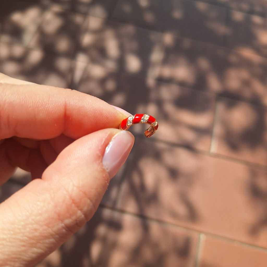Ear Cuff rosso smaltato con zirconi trasparenti
