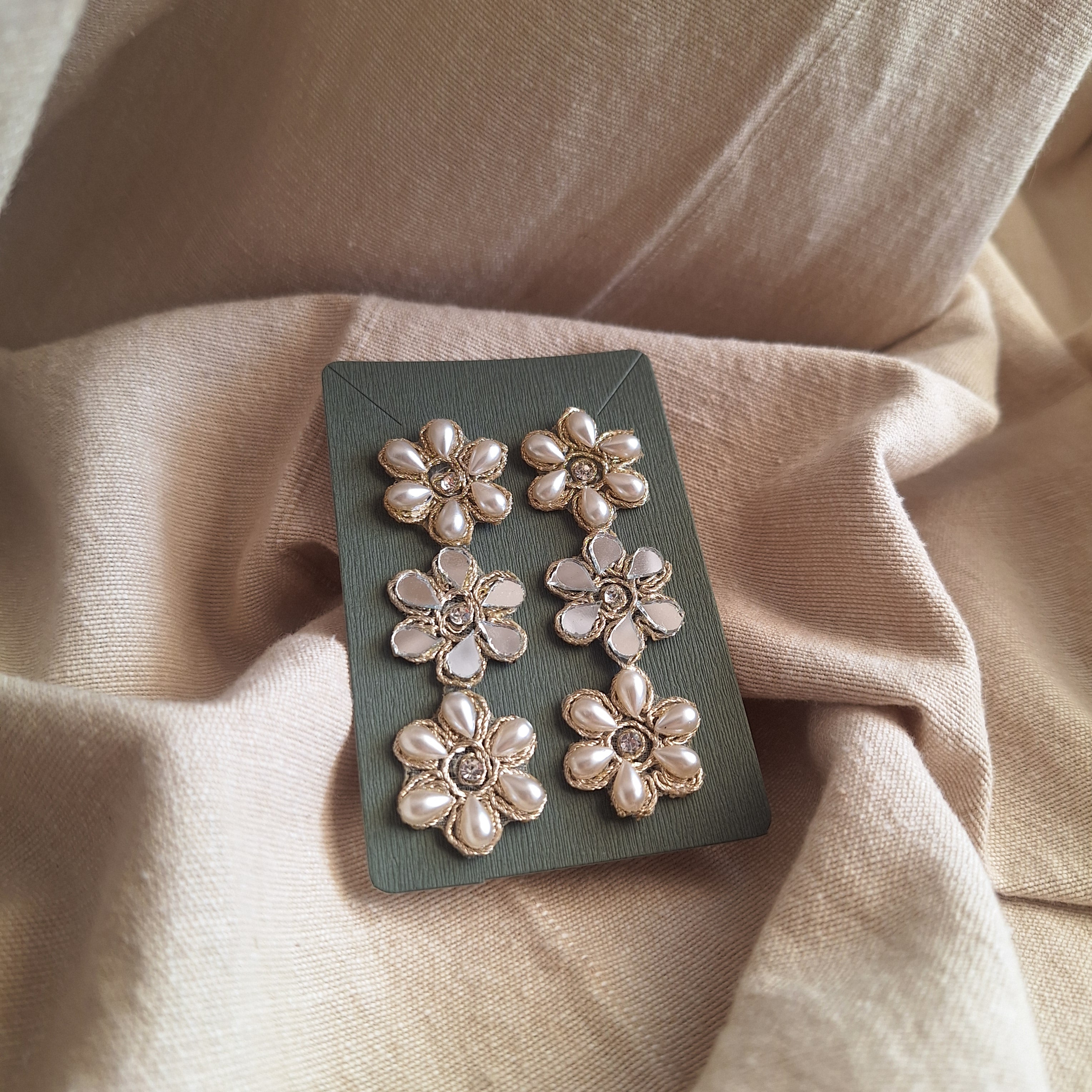 Orecchini Delhi - margherita tripla specchi e perline variante 2