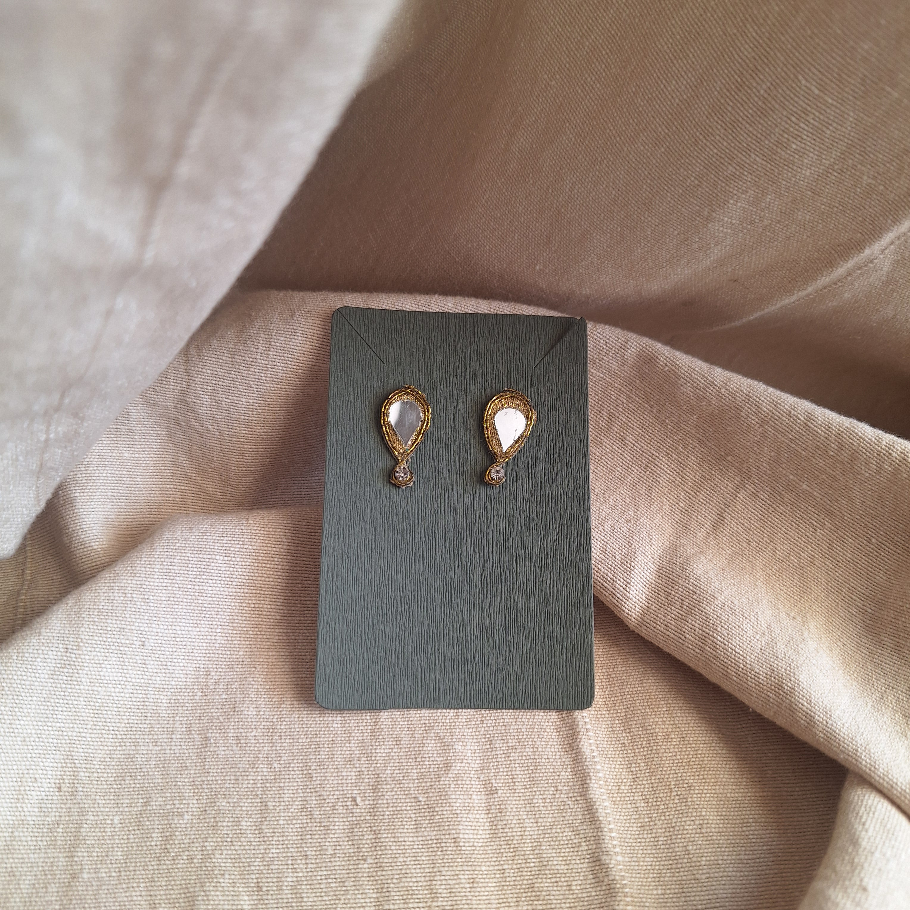 Orecchini Delhi - goccia e strass oro