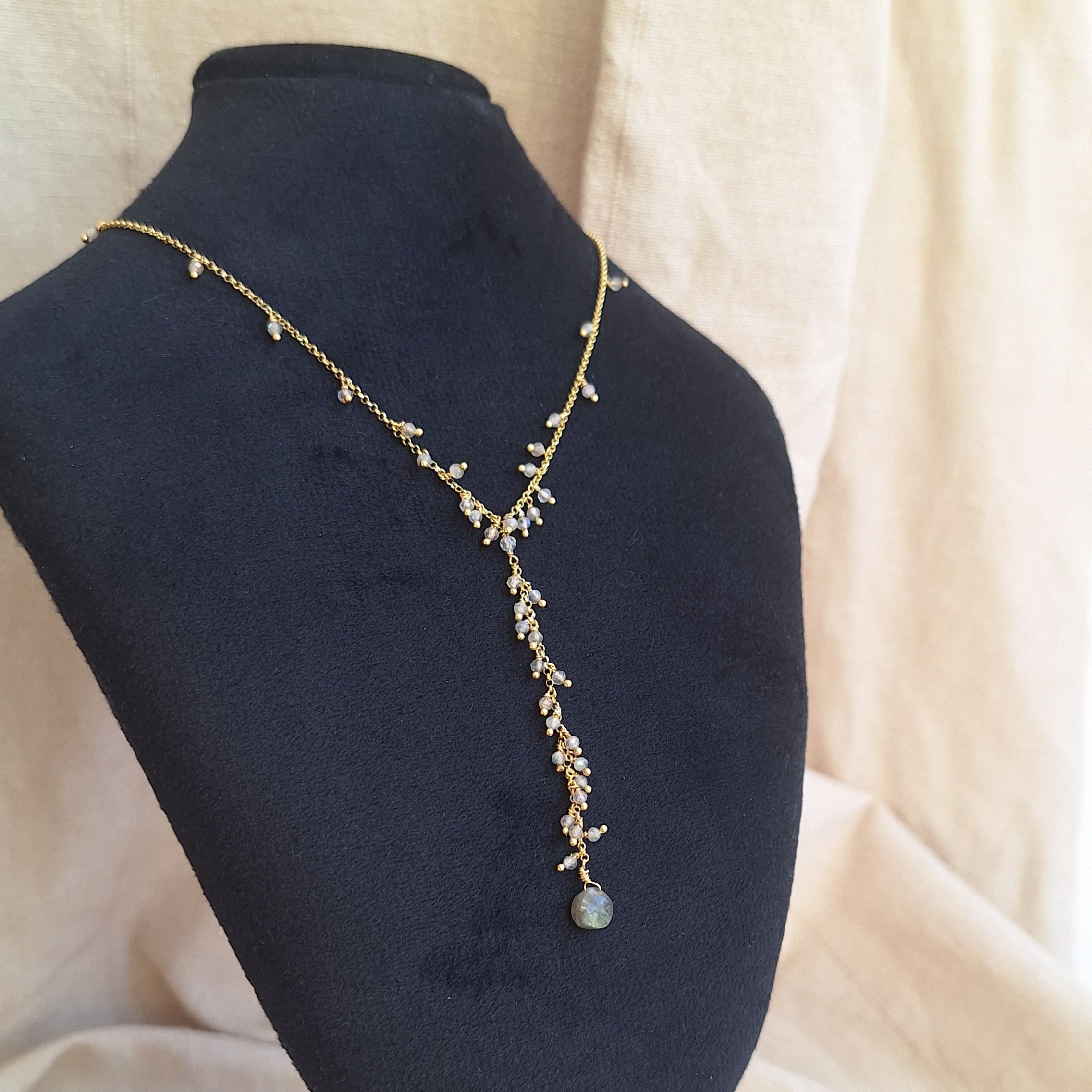 Collana Cascata di Gemme con Ciondolini di Labradorite