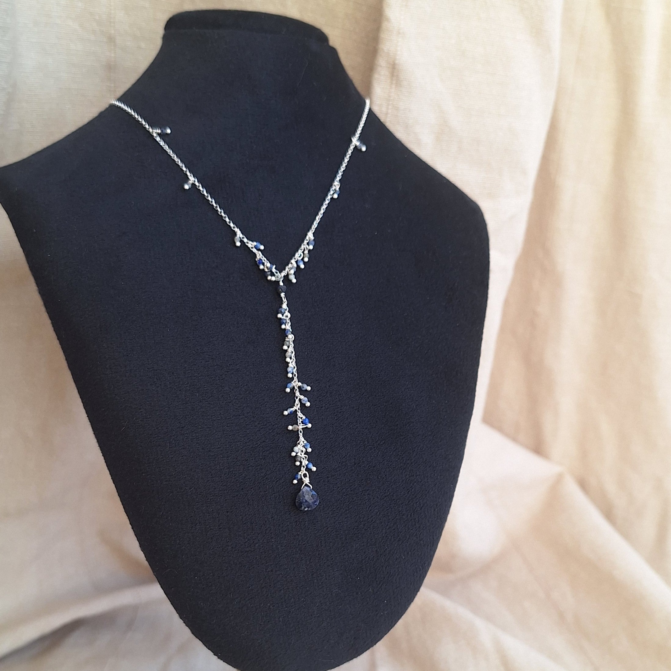 Collana Cascata di Gemme con Ciondolini di Lapislazzuli