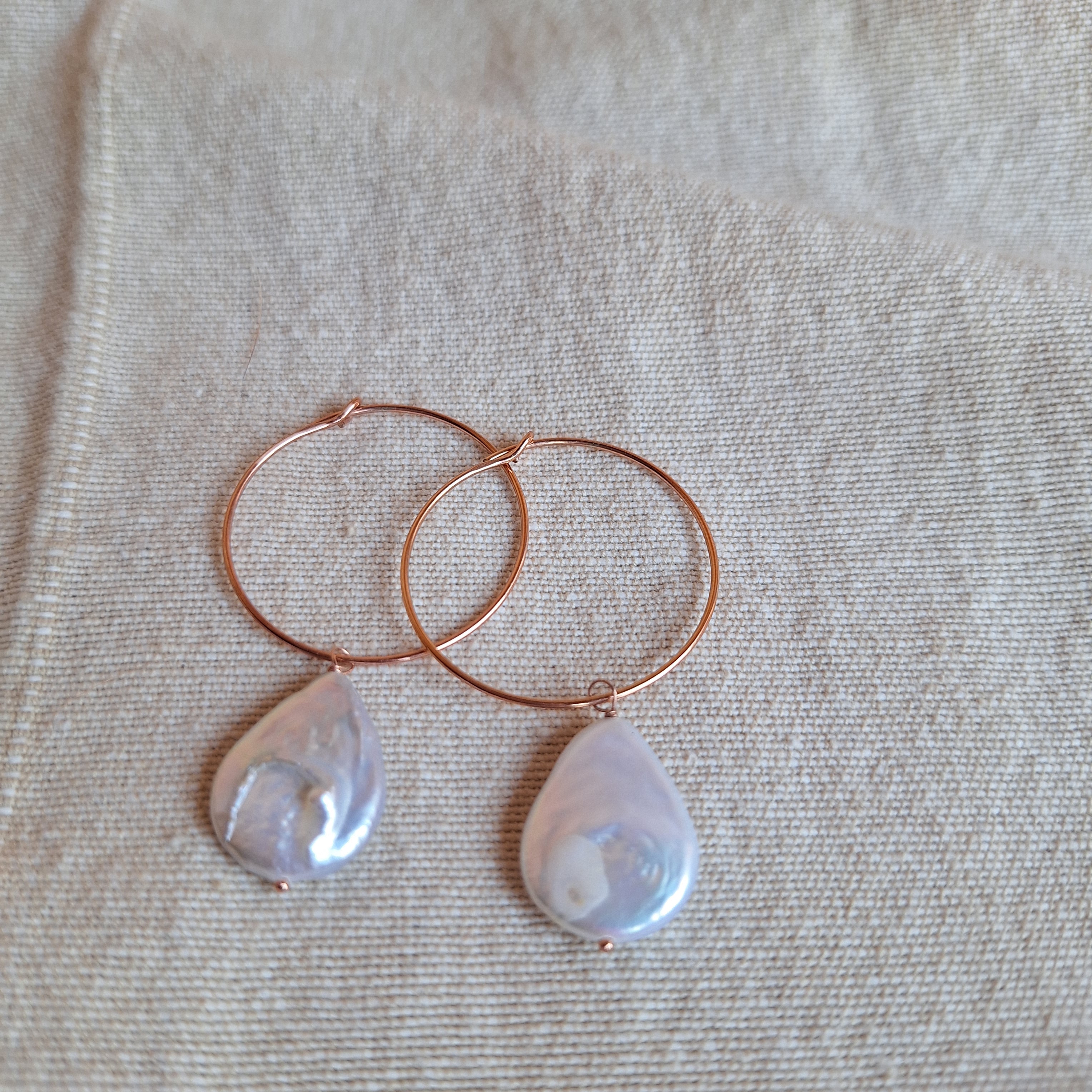 Orecchini Perla Bianca a goccia - argento placcato oro rosa