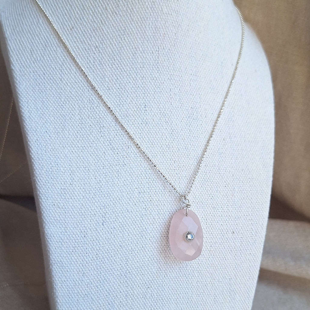 Amuleto della goccia - Quarzo Rosa