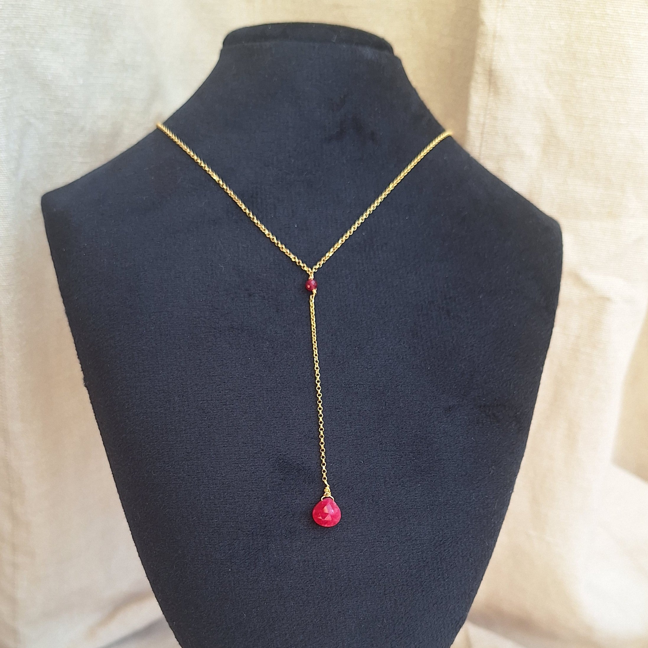 Collana Cascata di Gemme con Radice di Rubino